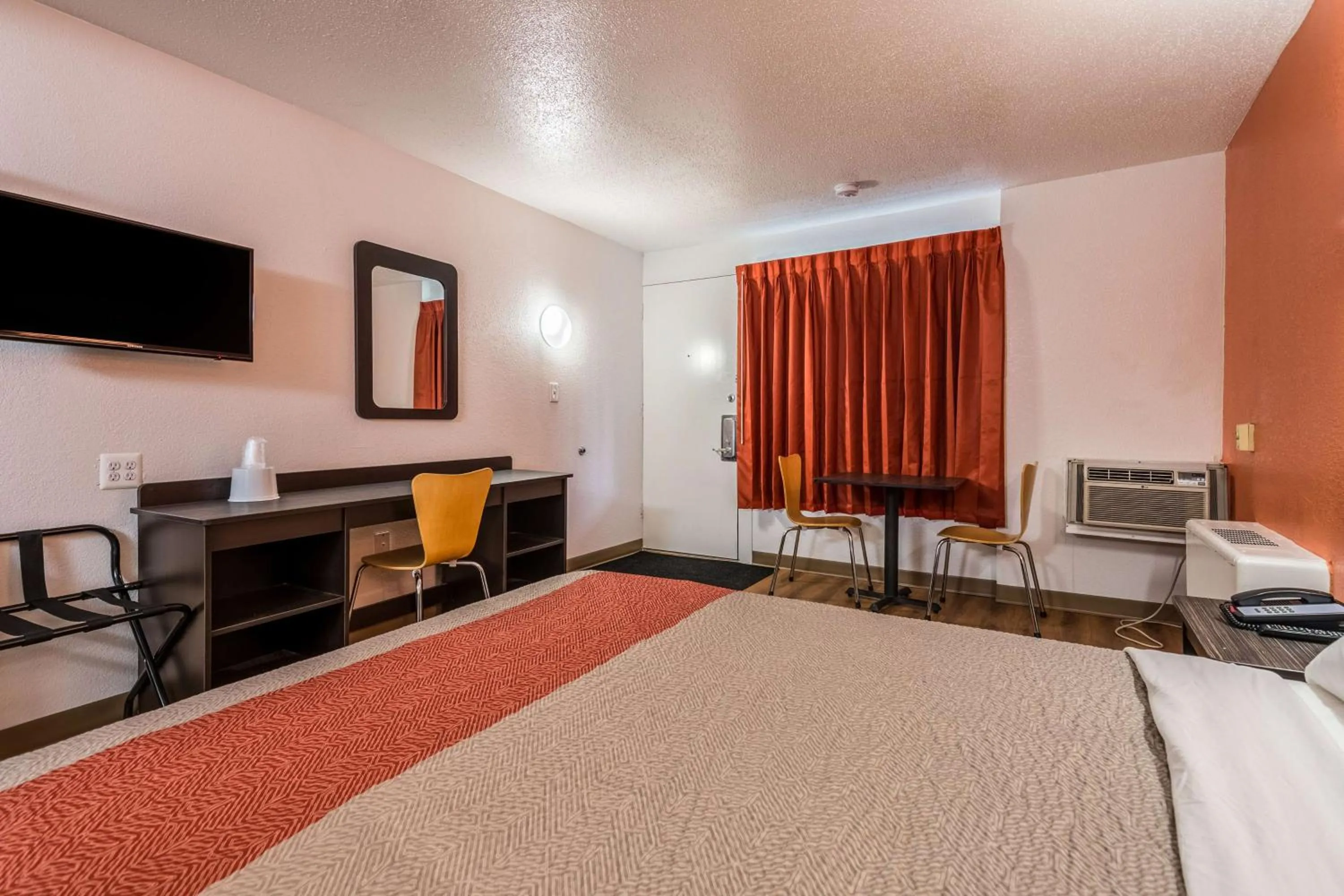 King Room - Disability Access - Non-Smoking in Motel 6-Schenectady, NY