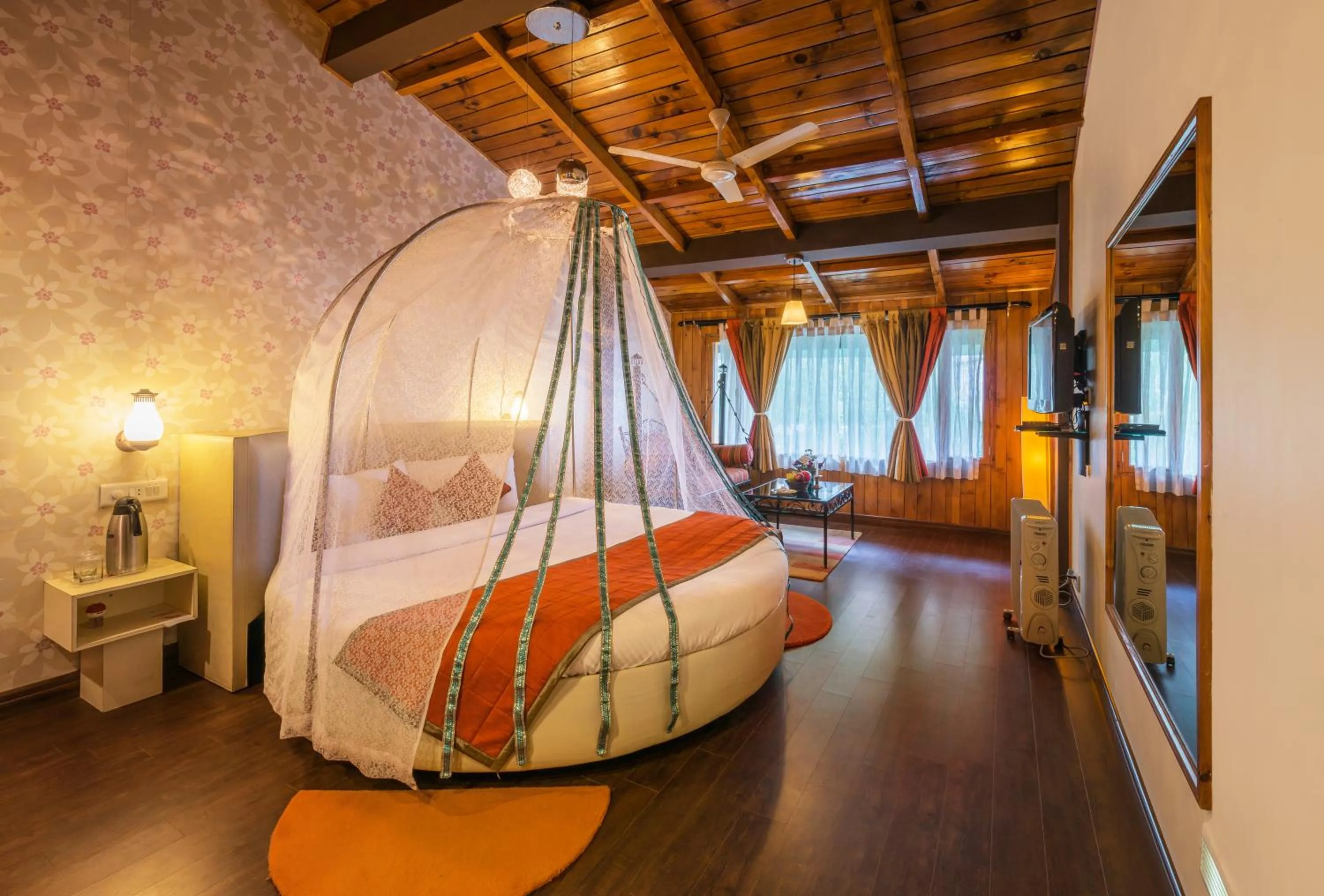 Queen Room in Honeymoon Inn Manali