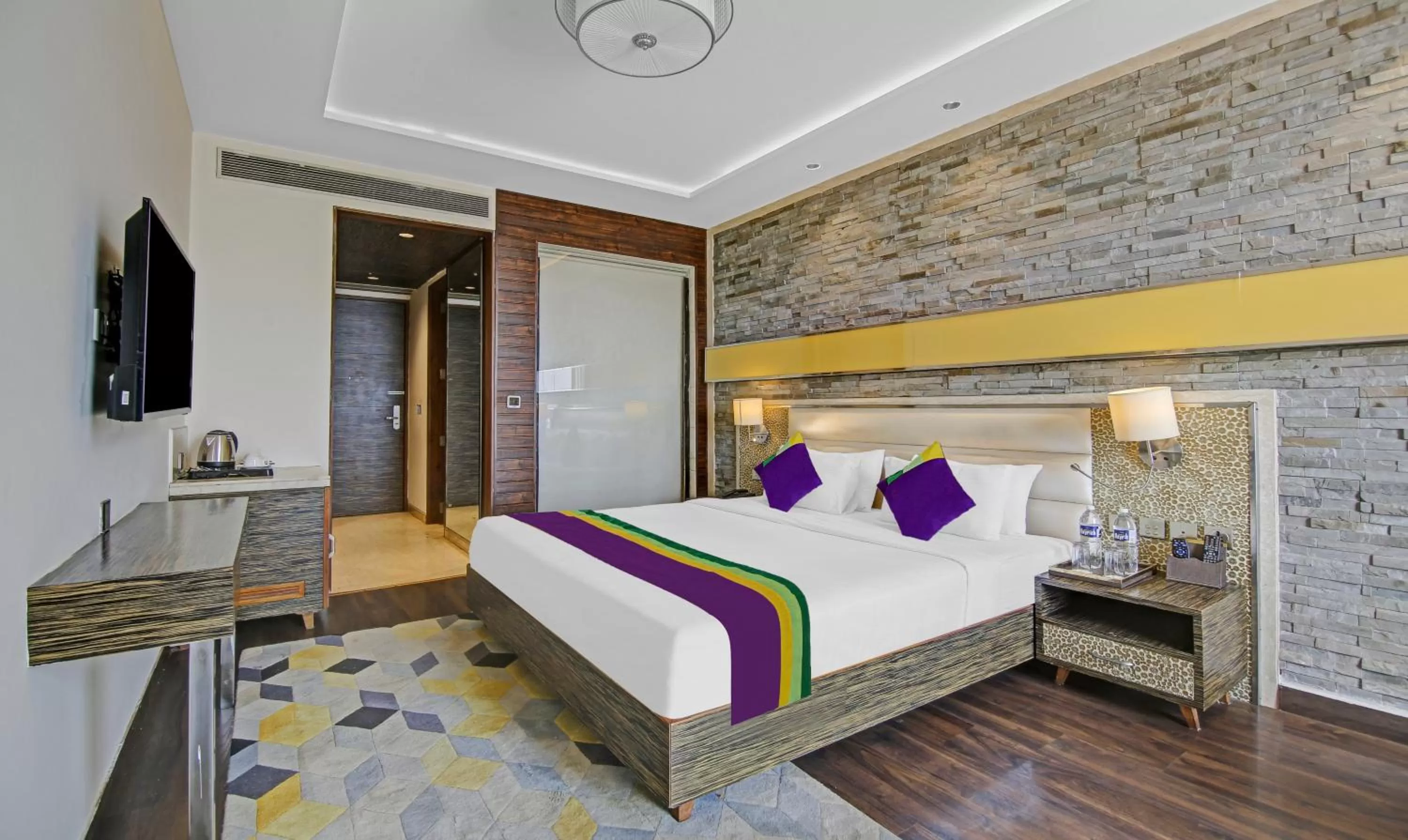 Deluxe Double Room - single occupancy in Treebo Premium Arista