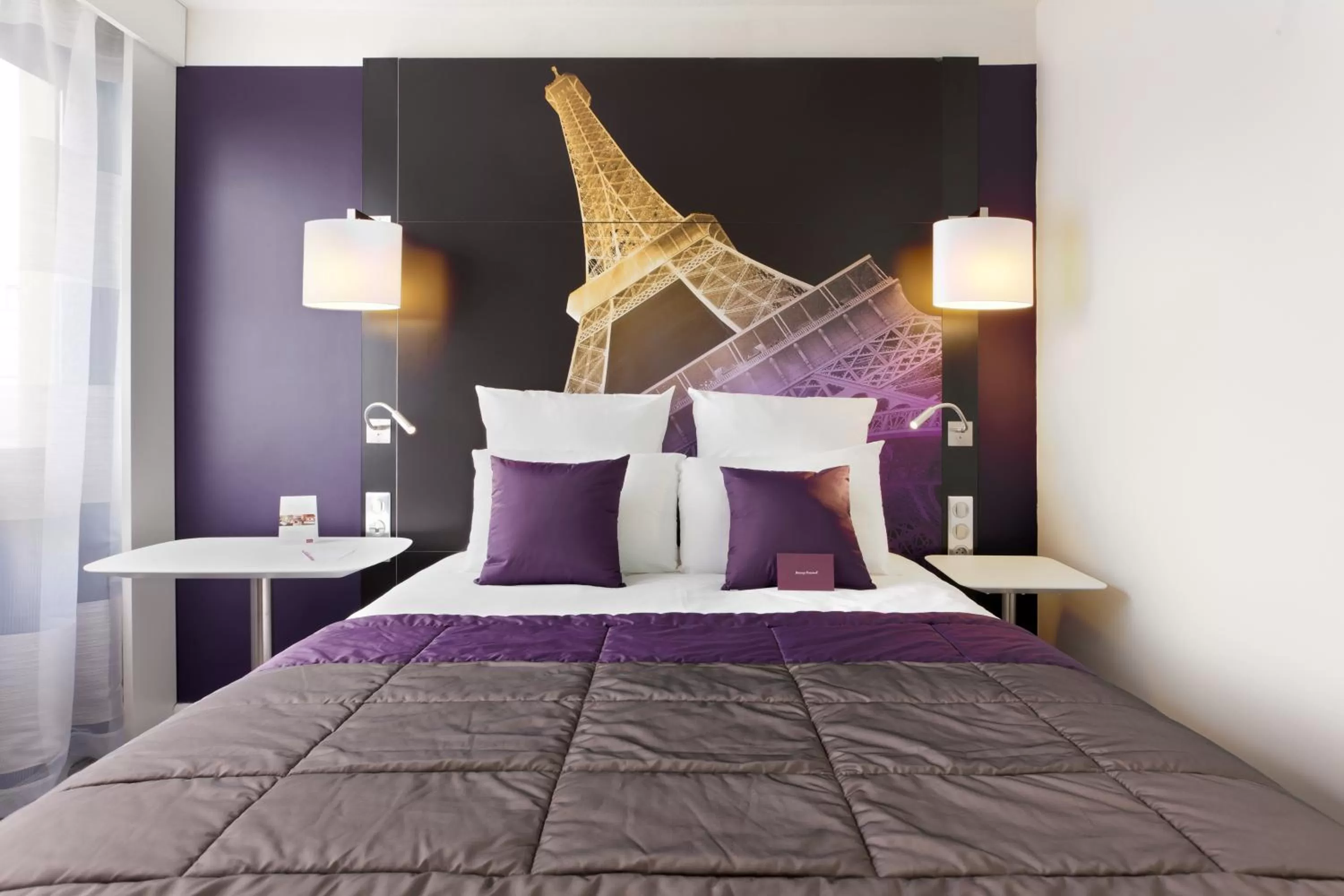Staff, Bed in Mercure Paris Centre Tour Eiffel
