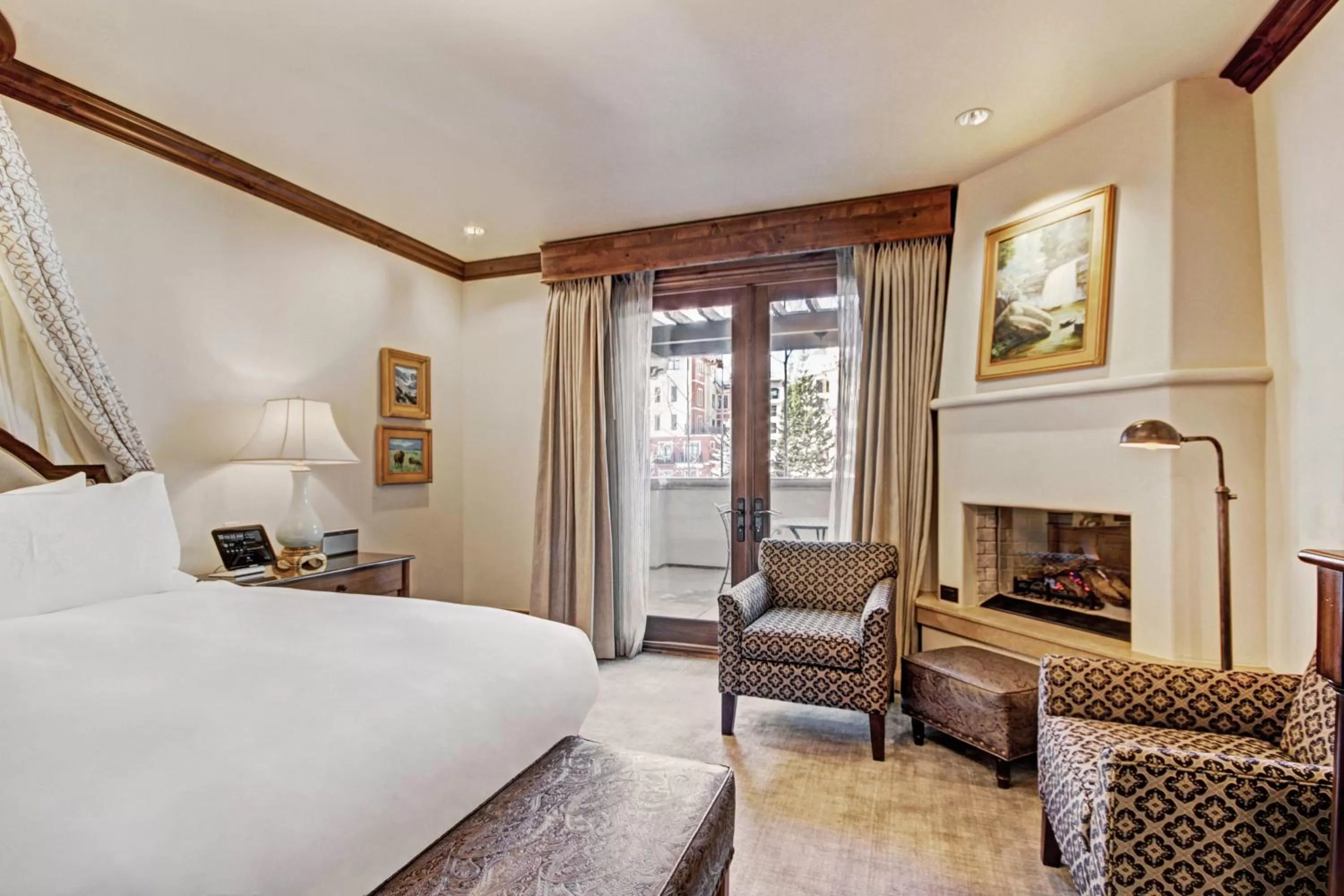 Deluxe King Room in The Arrabelle at Vail Square, a RockResort