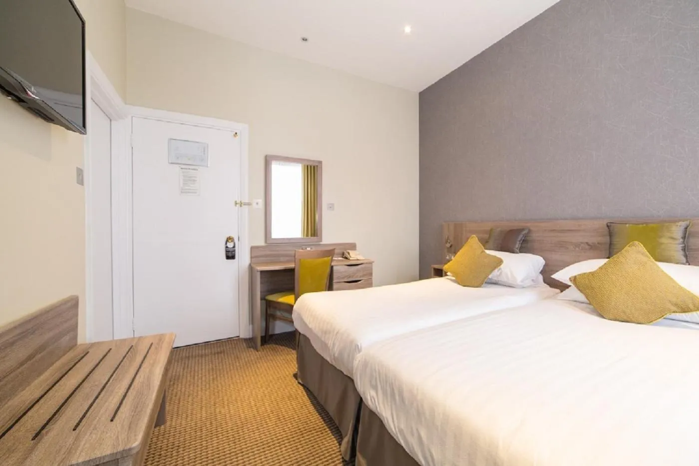 Deluxe Twin Room in Phoenix Hotel