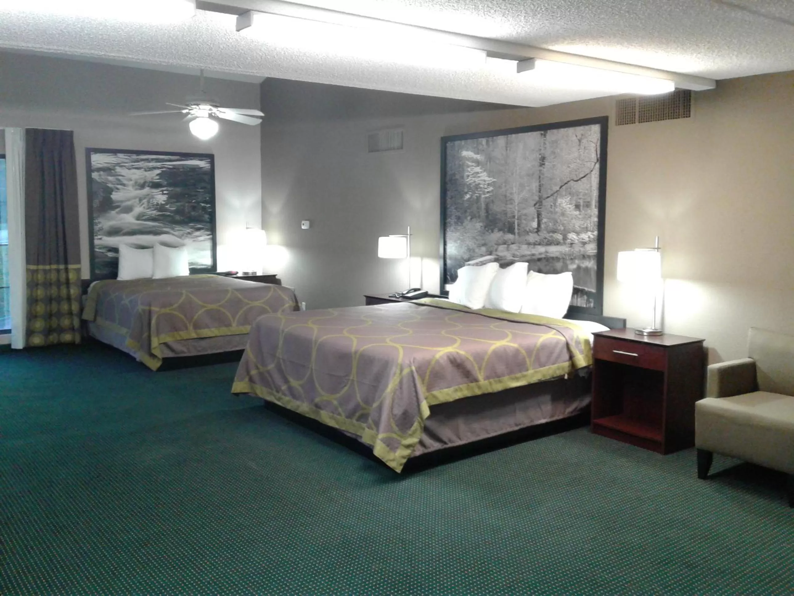 King/Queen Studio Suite - Non-Smoking in Super 8 by Wyndham Austell/Six Flags