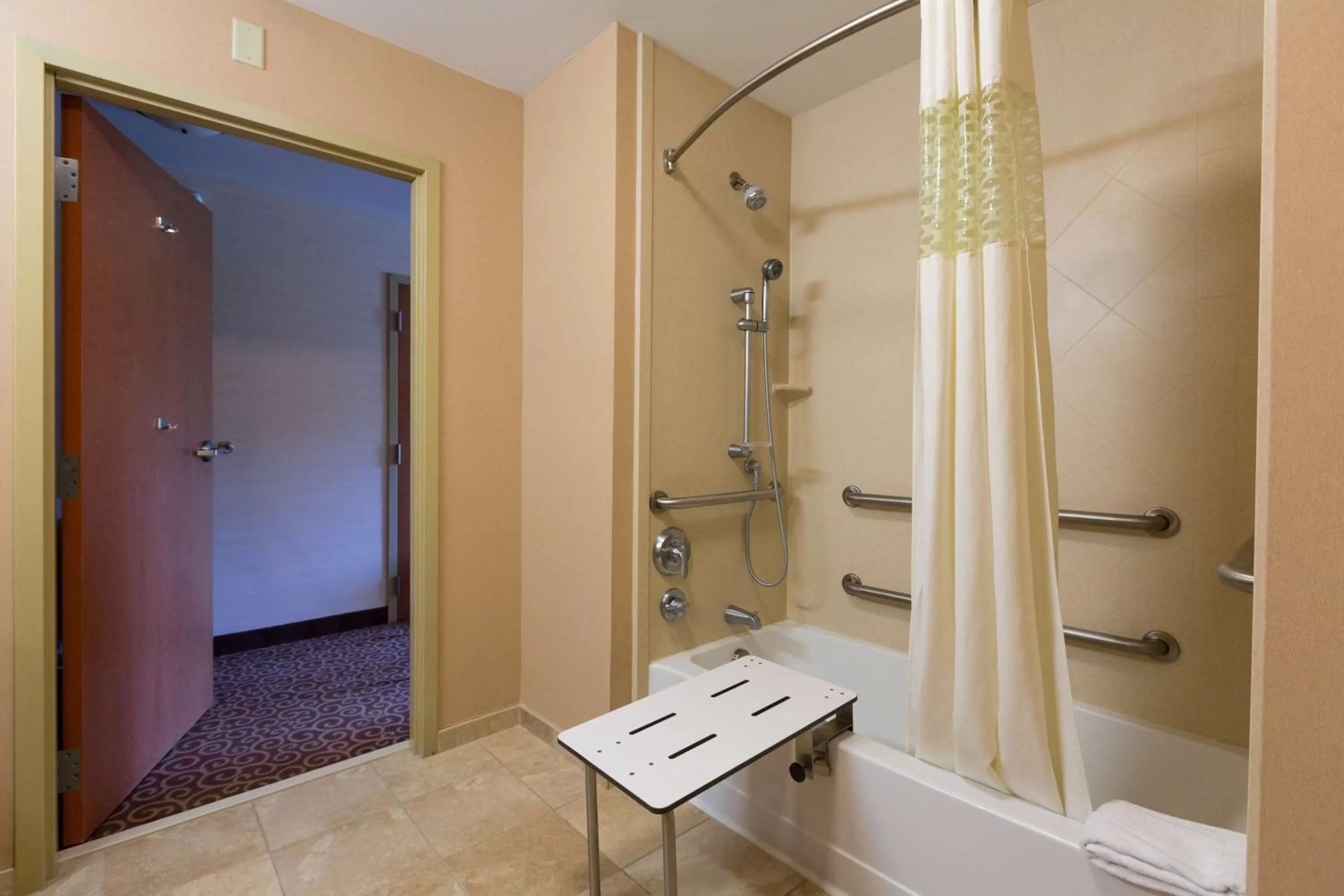 Queen Room with Two Queen Beds - Mobility and Hearing Access/Non-Smoking in Hampton Inn Goshen