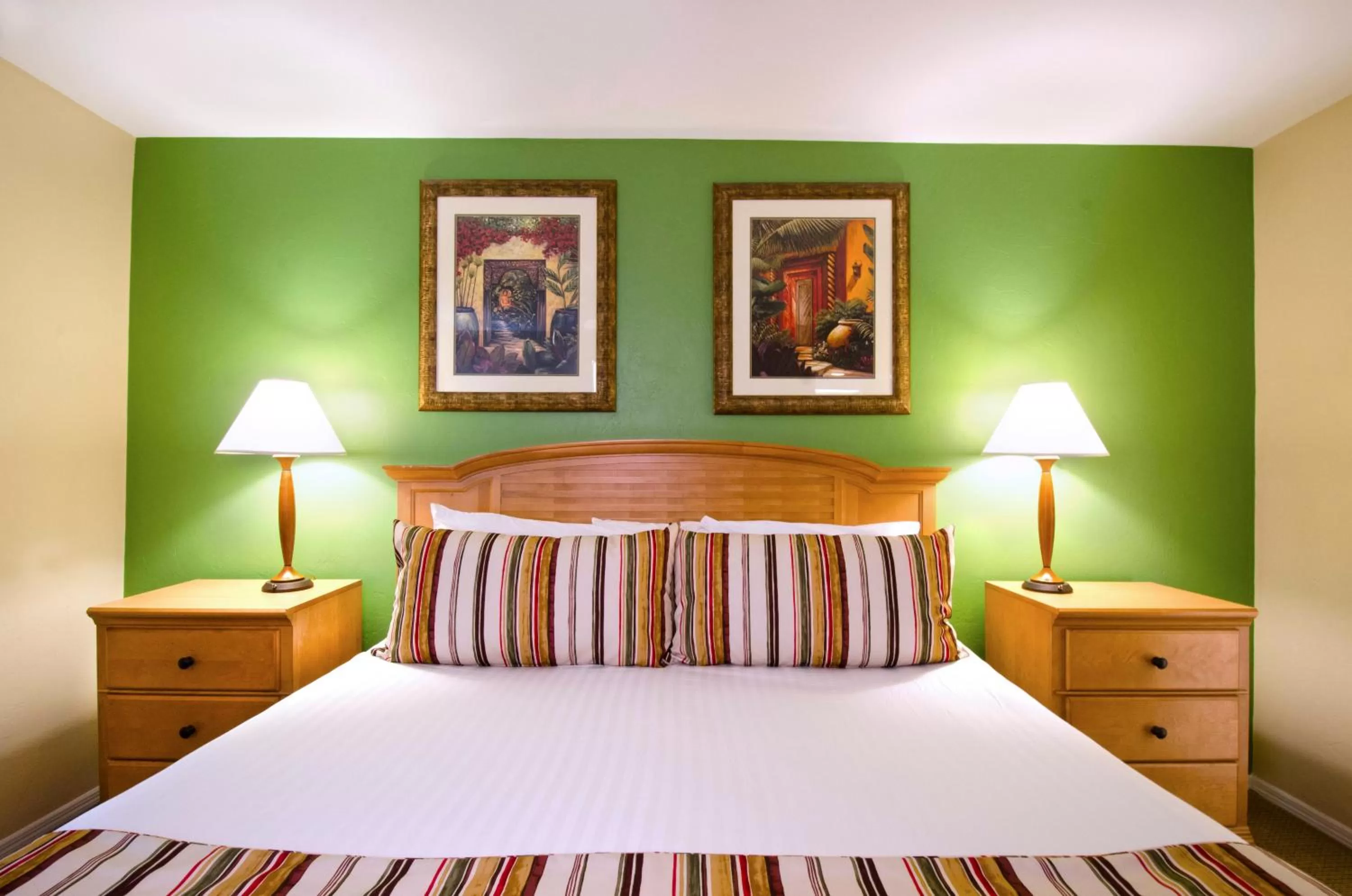 One-Bedroom Suite in Park Shore Resort by Sunstream