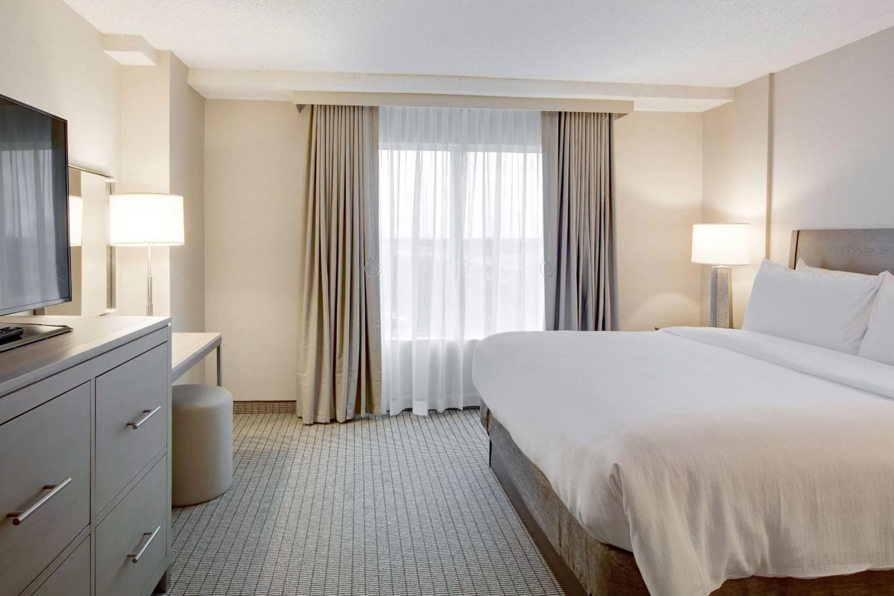 King Suite with Bath Tub - Disability Access/Non-Smoking  in Embassy Suites by Hilton Columbus Dublin