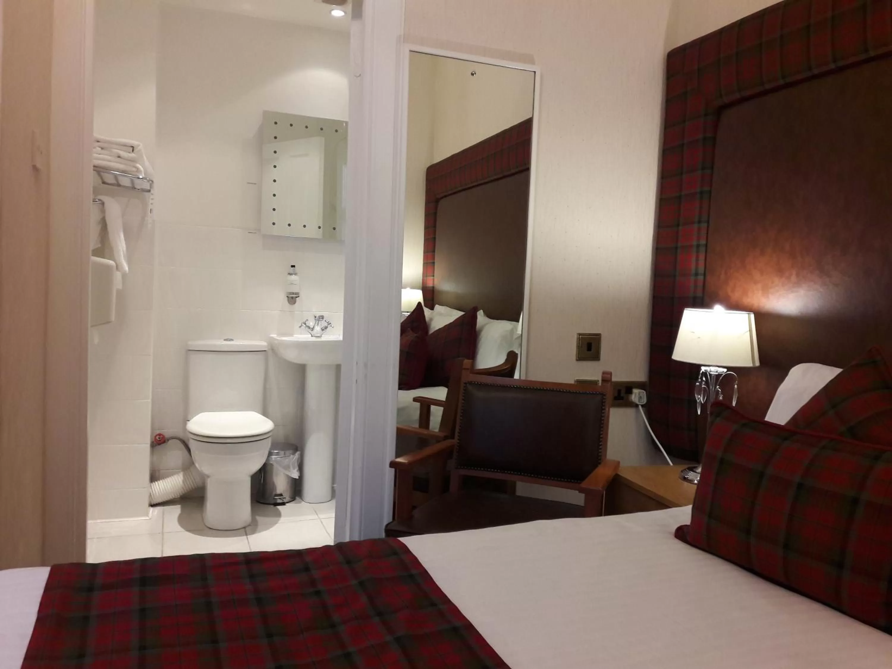 Bedroom, Bed in Argyll Hotel