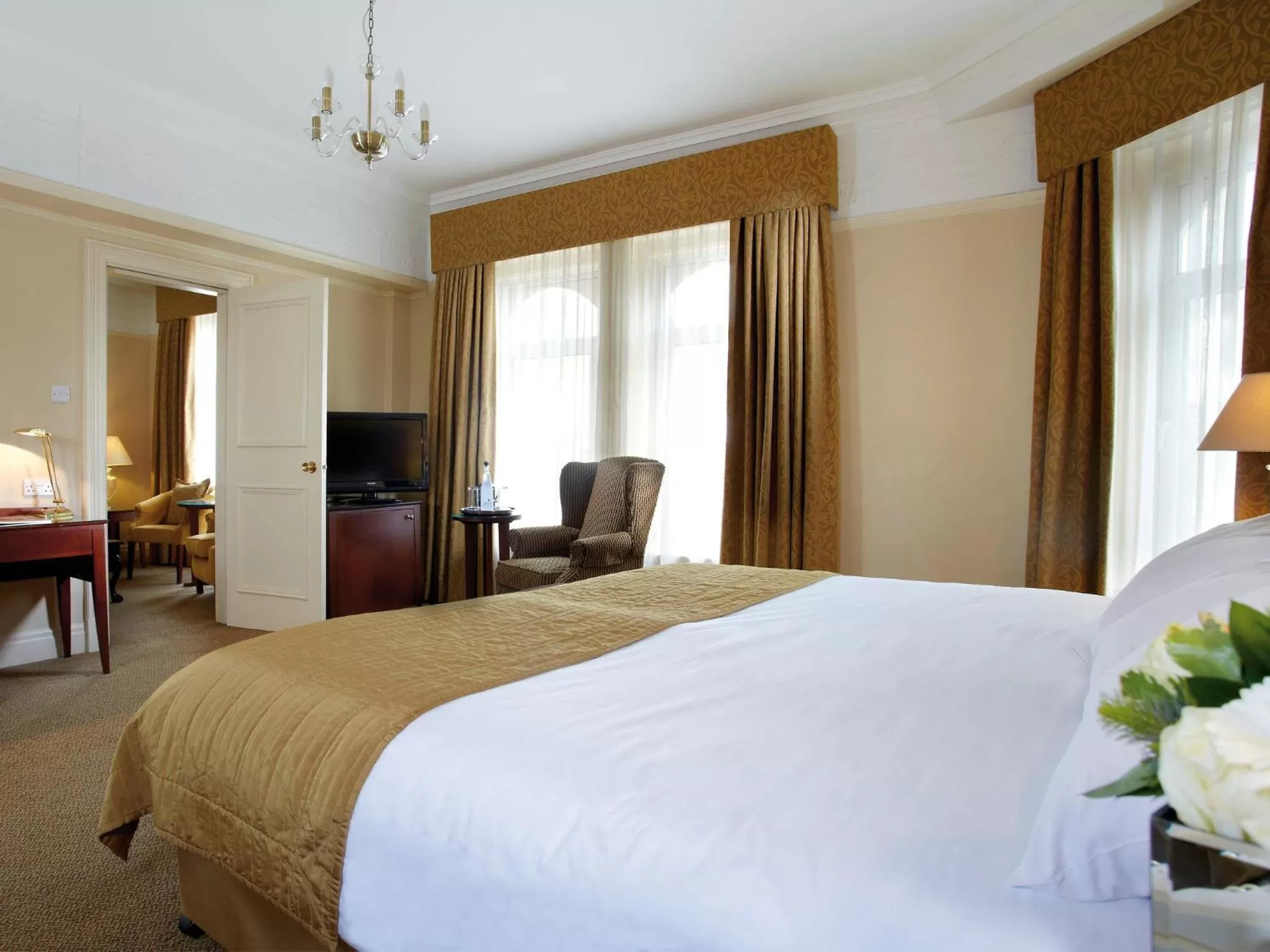 Suite in Macdonald Burlington Hotel