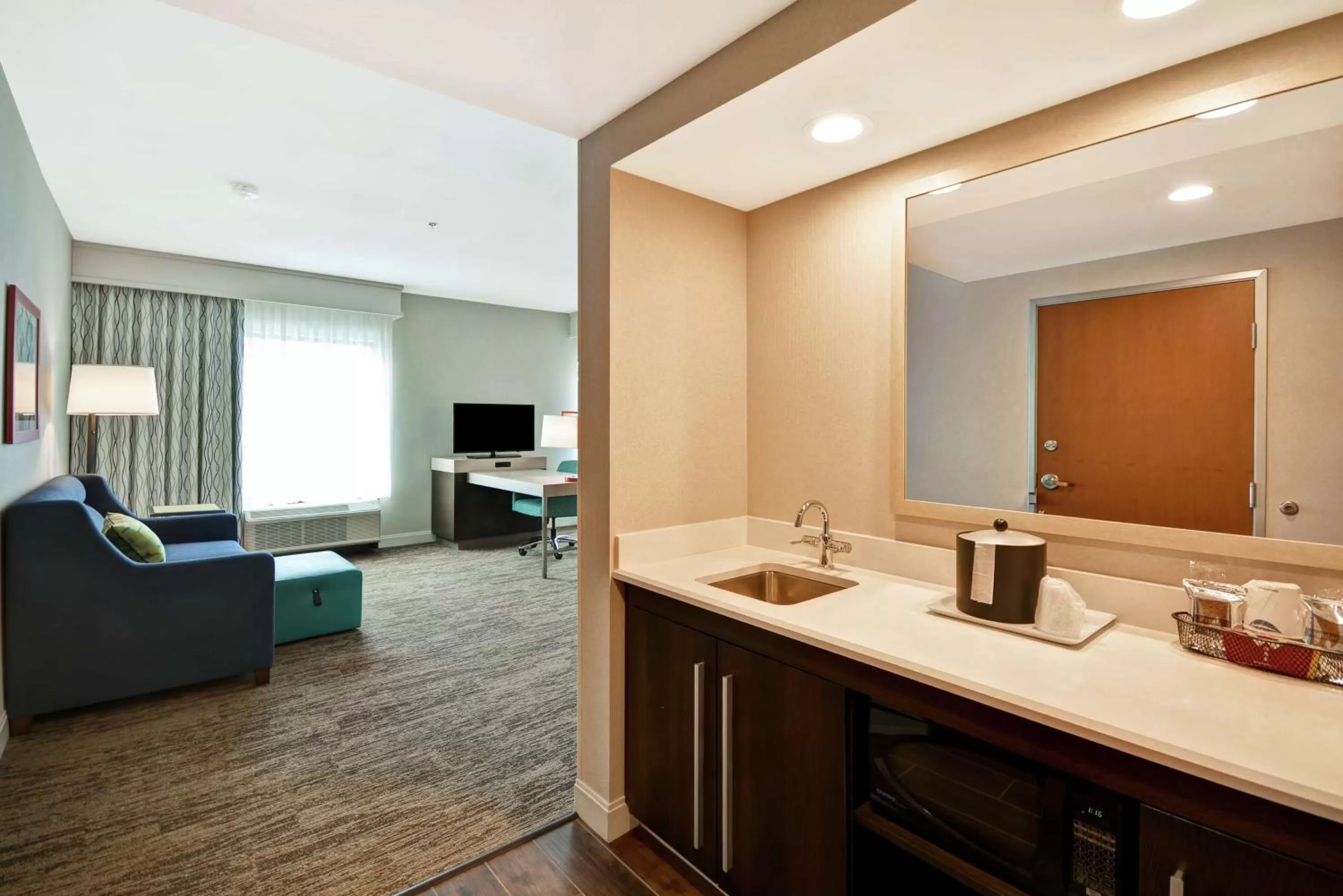 Bedroom in Hampton Inn & Suites Grants Pass