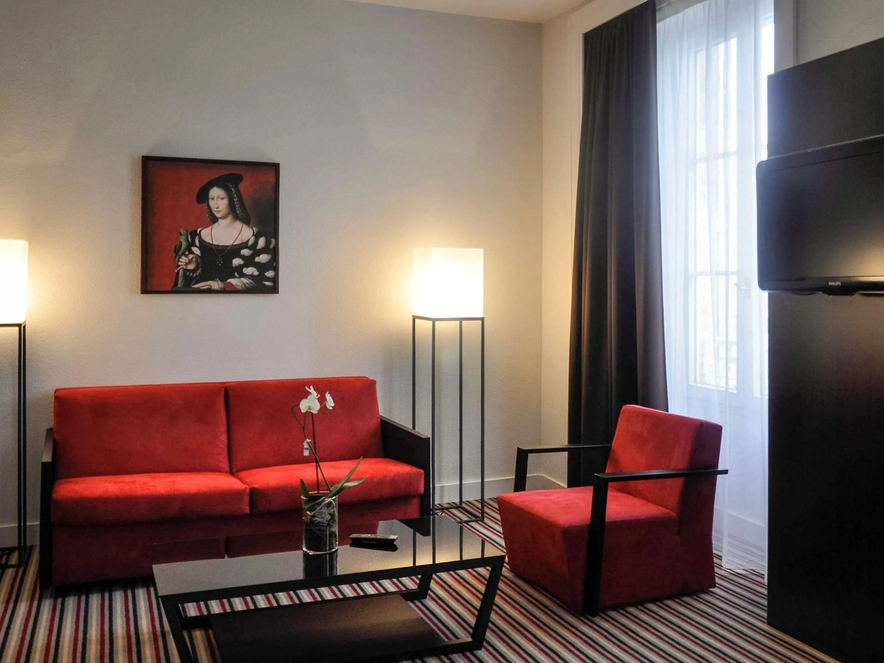 King Suite with Double Sofa Bed in Mercure Angoulême Hôtel de France