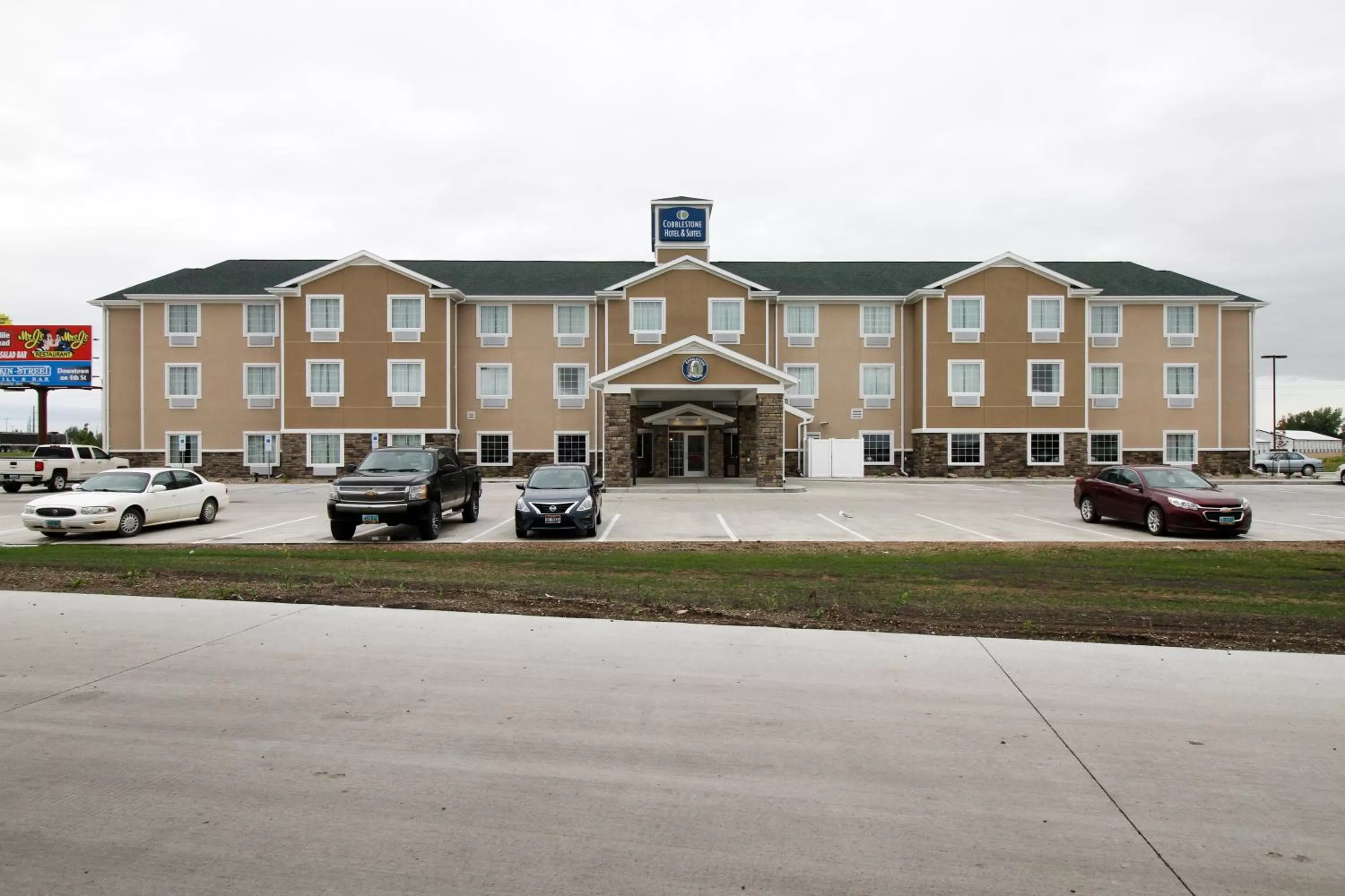 Facade/entrance in Cobblestone Hotel & Suites - Devils Lake