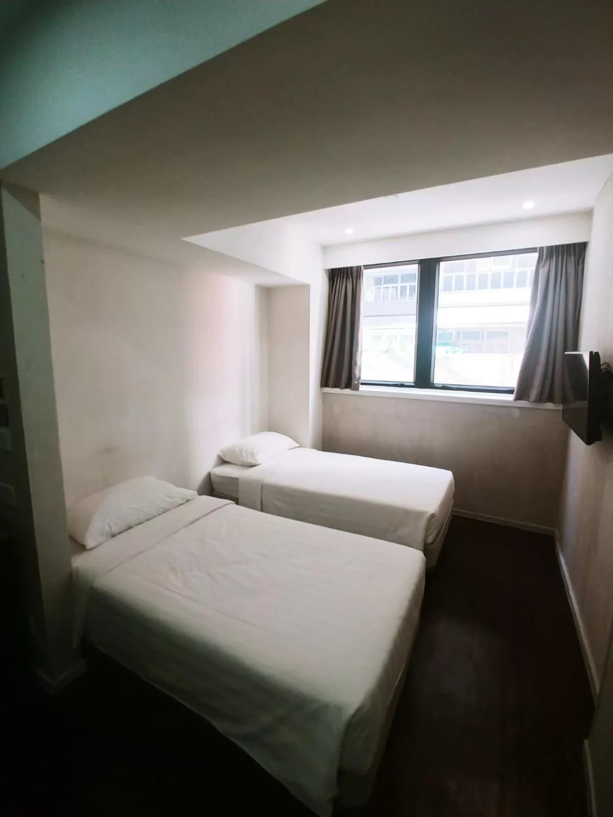 Deluxe Twin Room in Homy Central