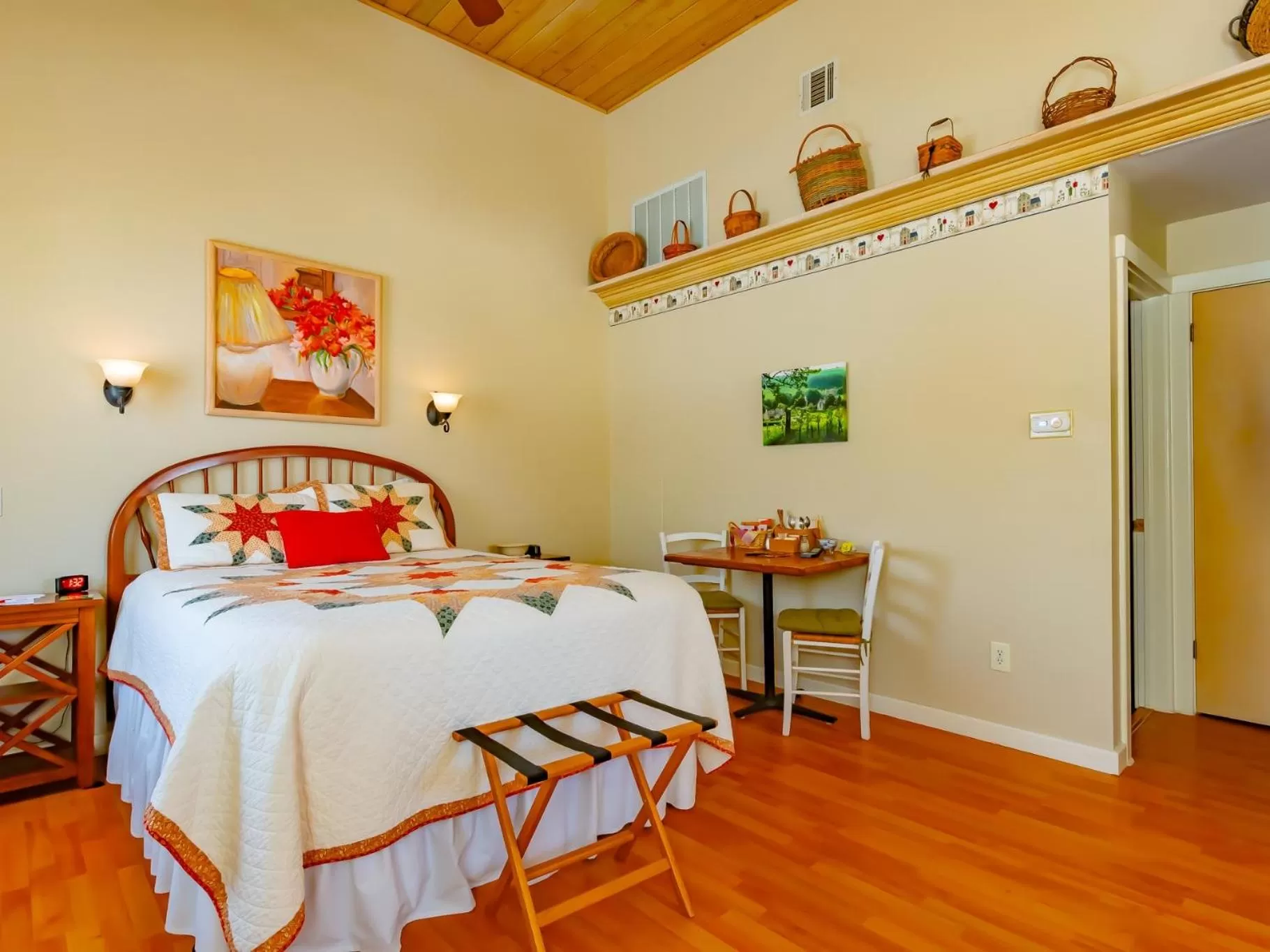 Deluxe Suite in Shaker Mill Inn