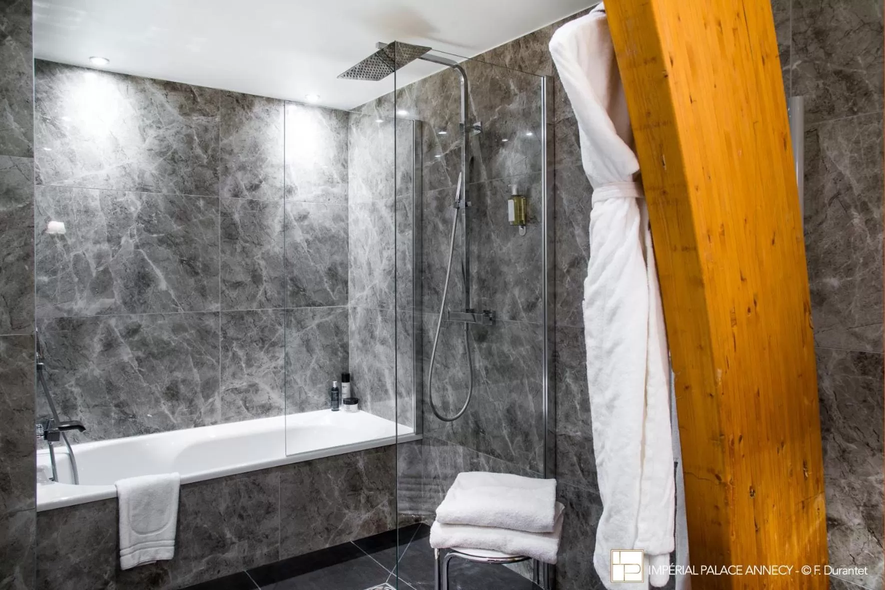 Prestige Lake Suite - Spa Access Included - Reservation Needed in Impérial Palace