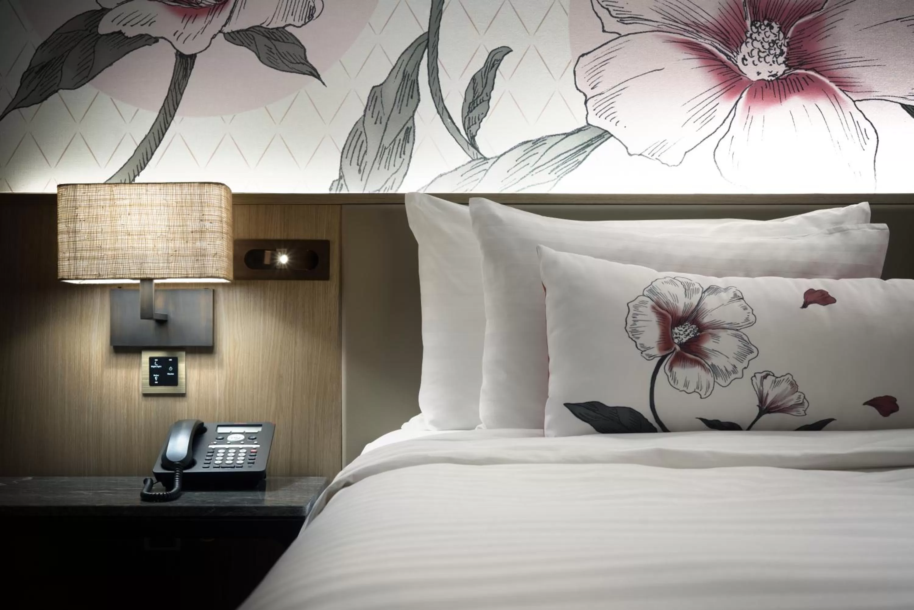 1 Bedroom Corner Suite - Roselle Suite in Sivatel Bangkok Hotel