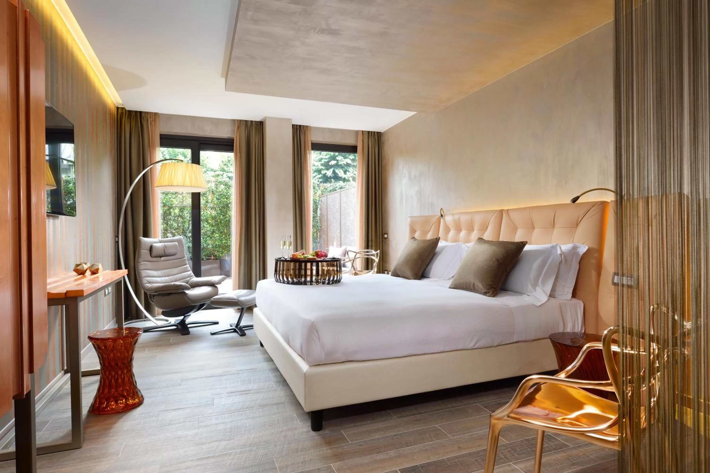 Garden, Bed in Milan Suite Hotel