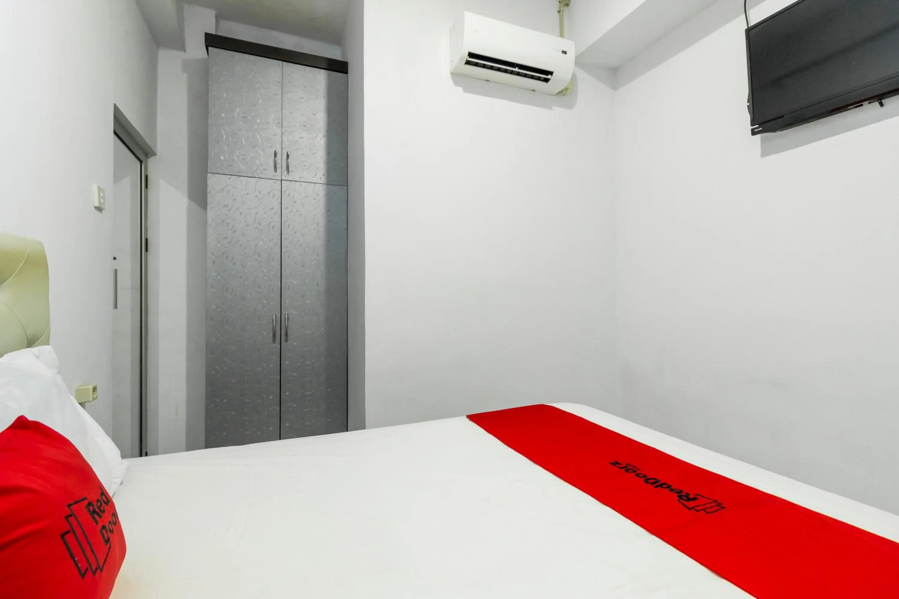 RedDoorz Double Room in Reddoorz near Gajah Mada Plaza 2