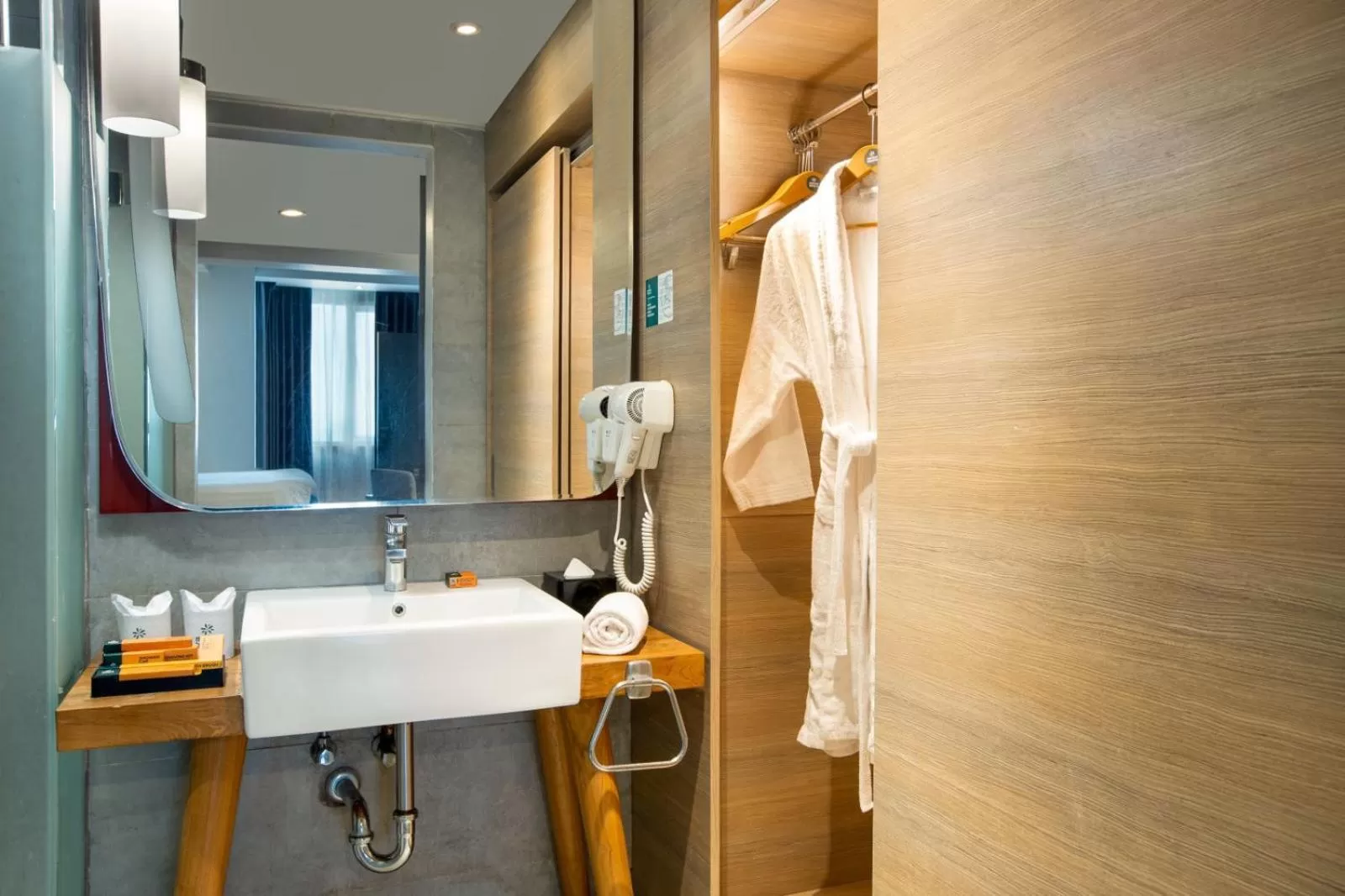 Queen Room in Malyabhara Hotel - formerly Ibis Malioboro