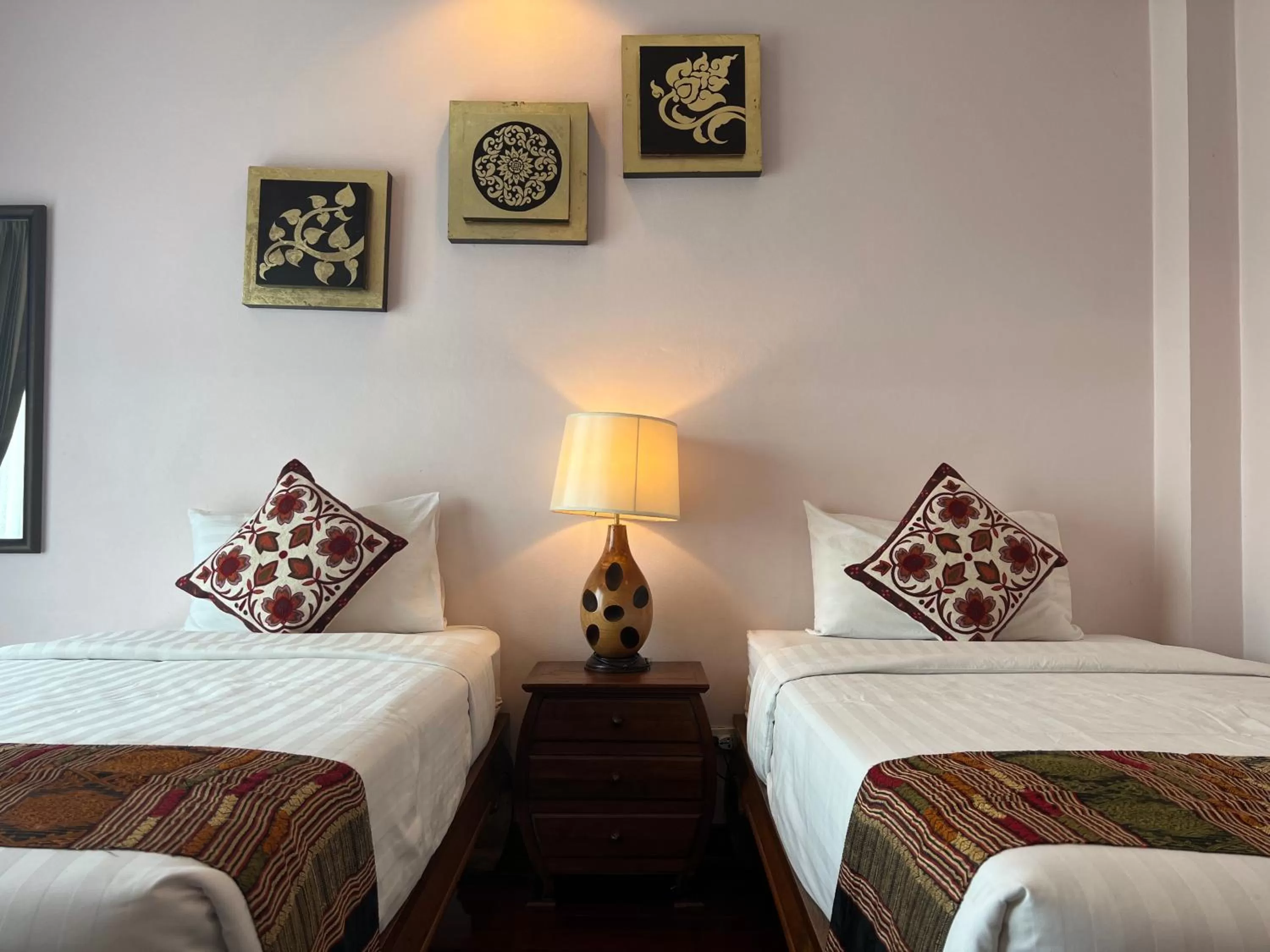 Deluxe Twin with Balcony in Pha Thai House