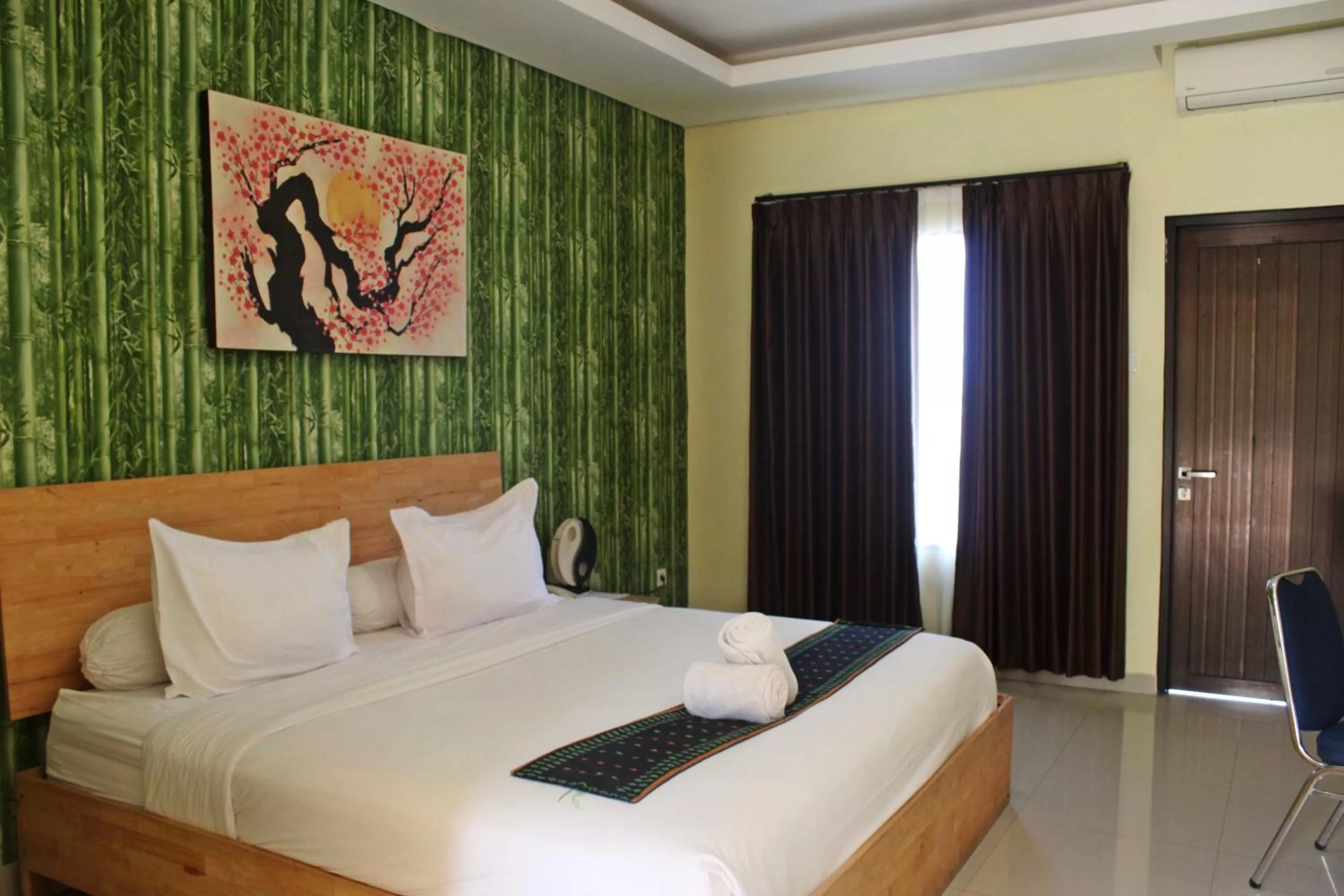 Deluxe Double Room - Free Return Airport Transfer in Exotic Komodo Hotel