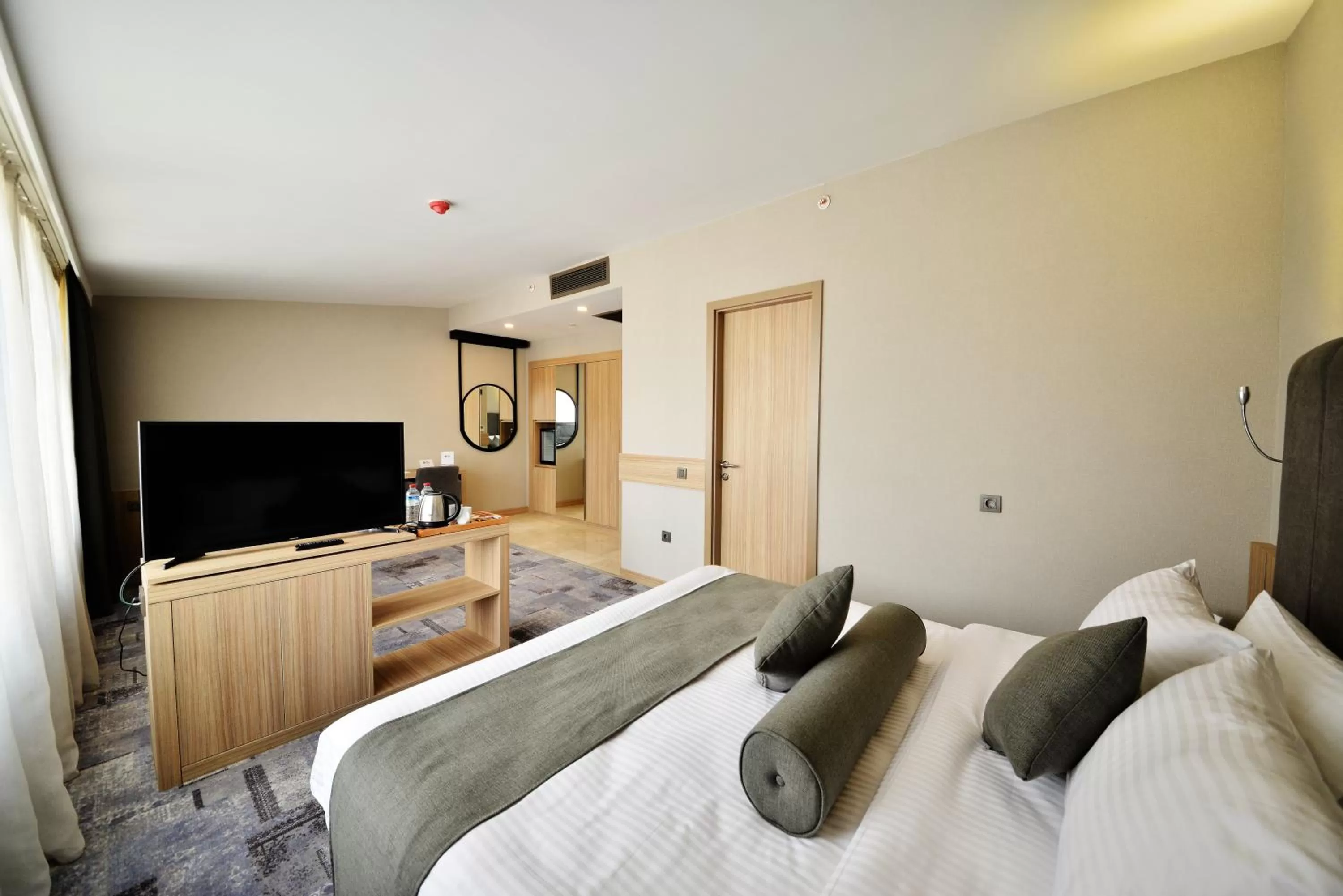 King Room with Sofa Bed in Best Western Plus Center Hotel