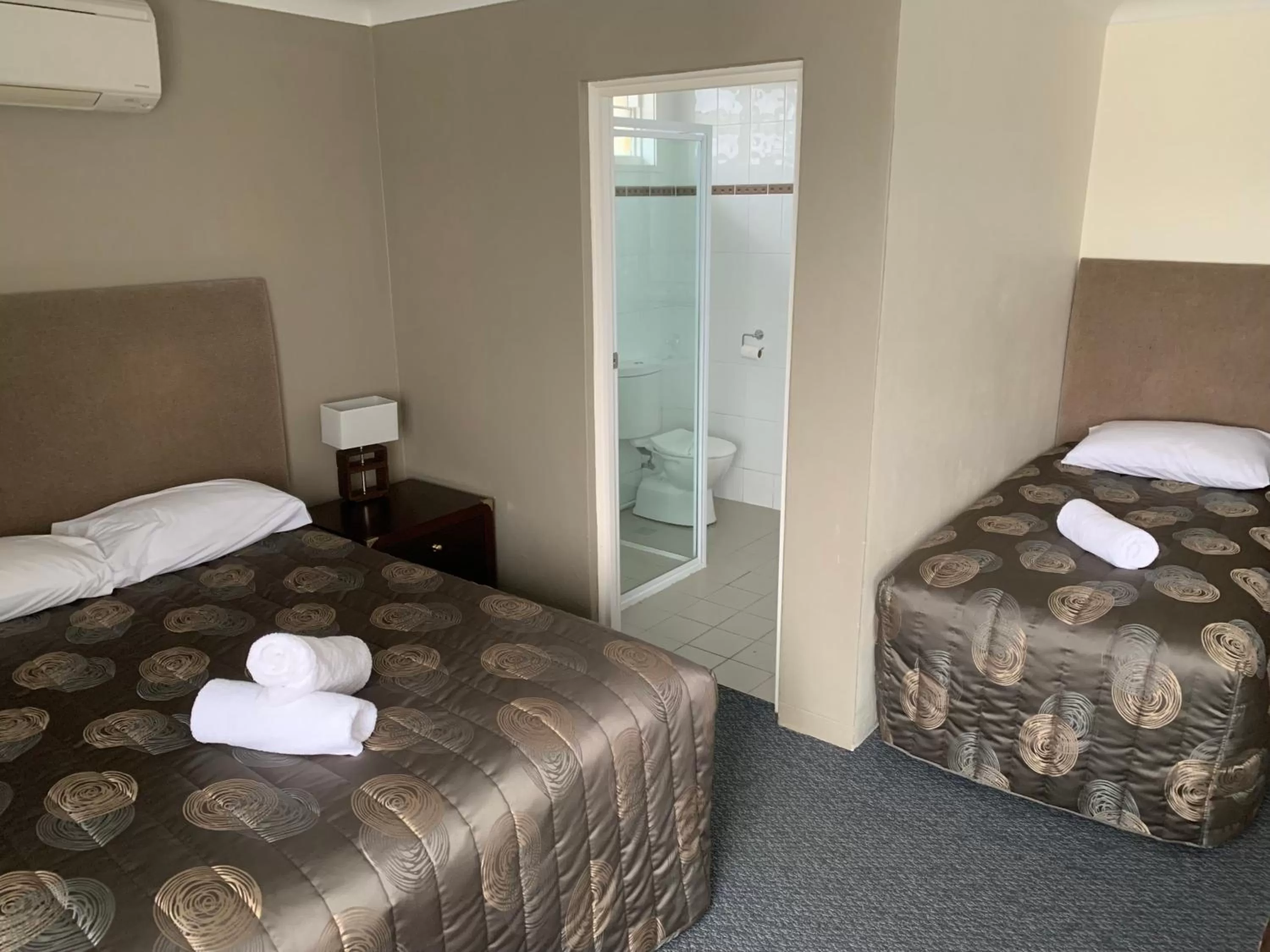 Executive Twin Room in Titania Motel