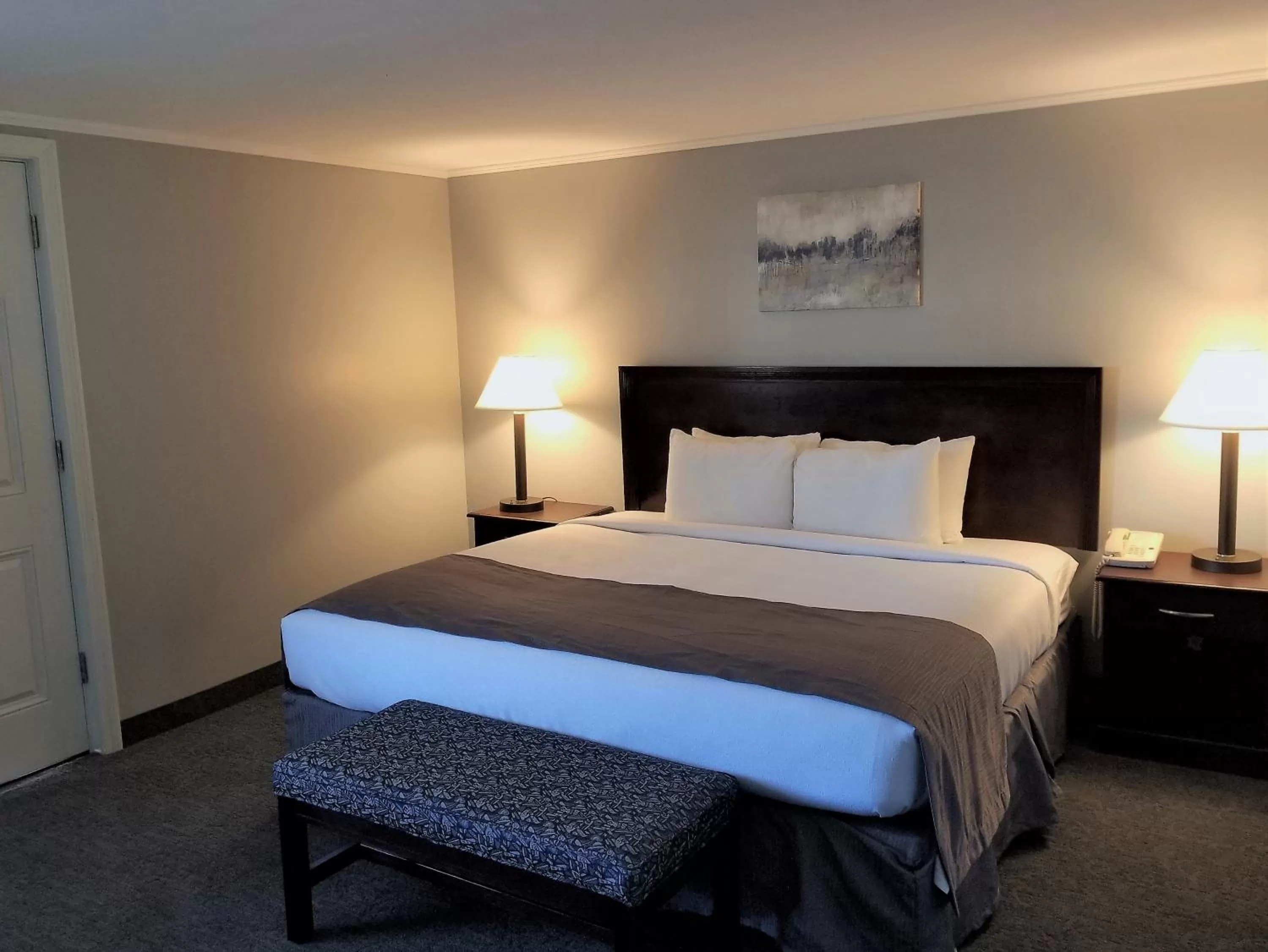 Executive King Room in Mt. Madison Inn & Suites