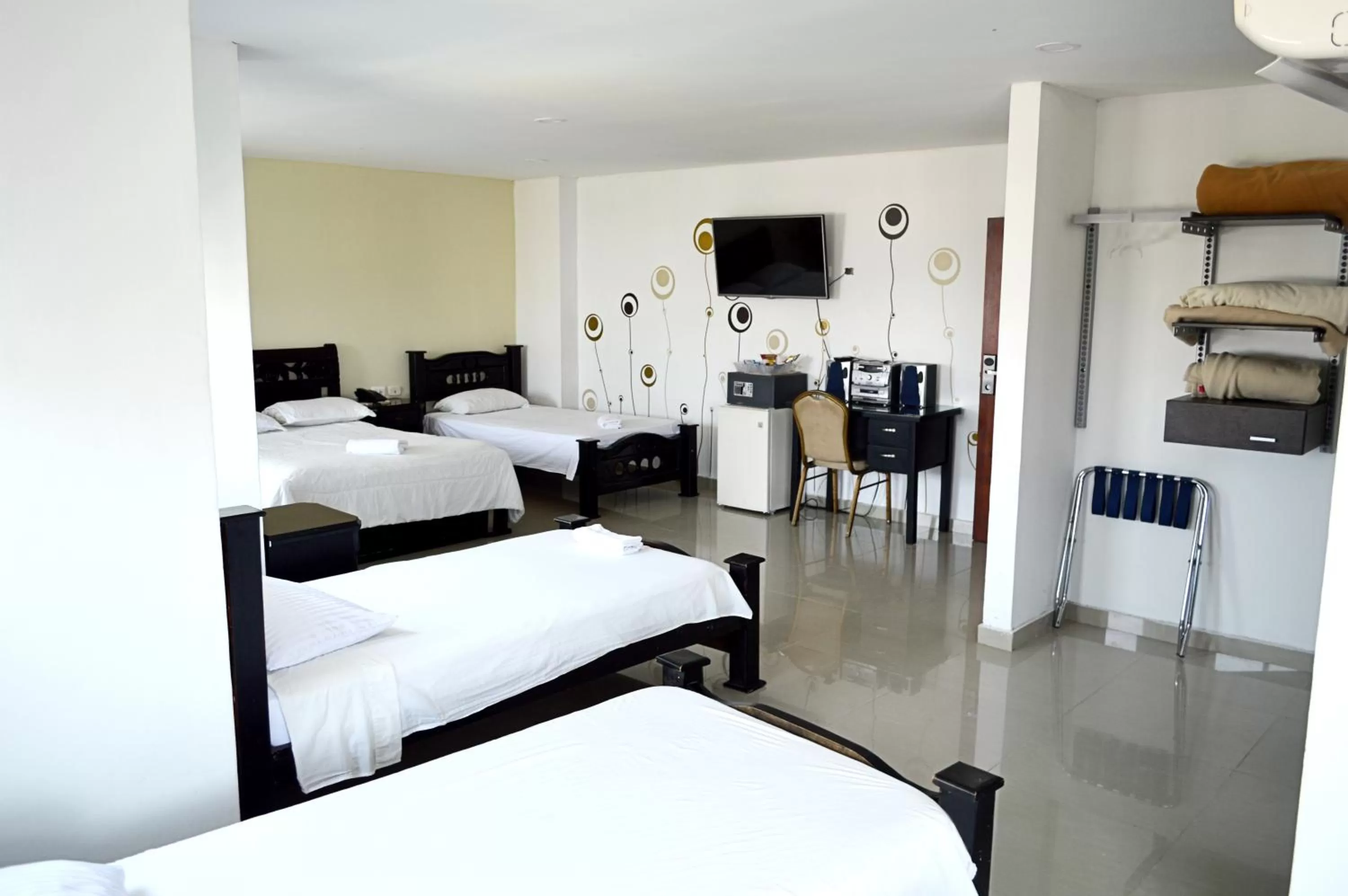 Triple Room in Hotel Intersuites