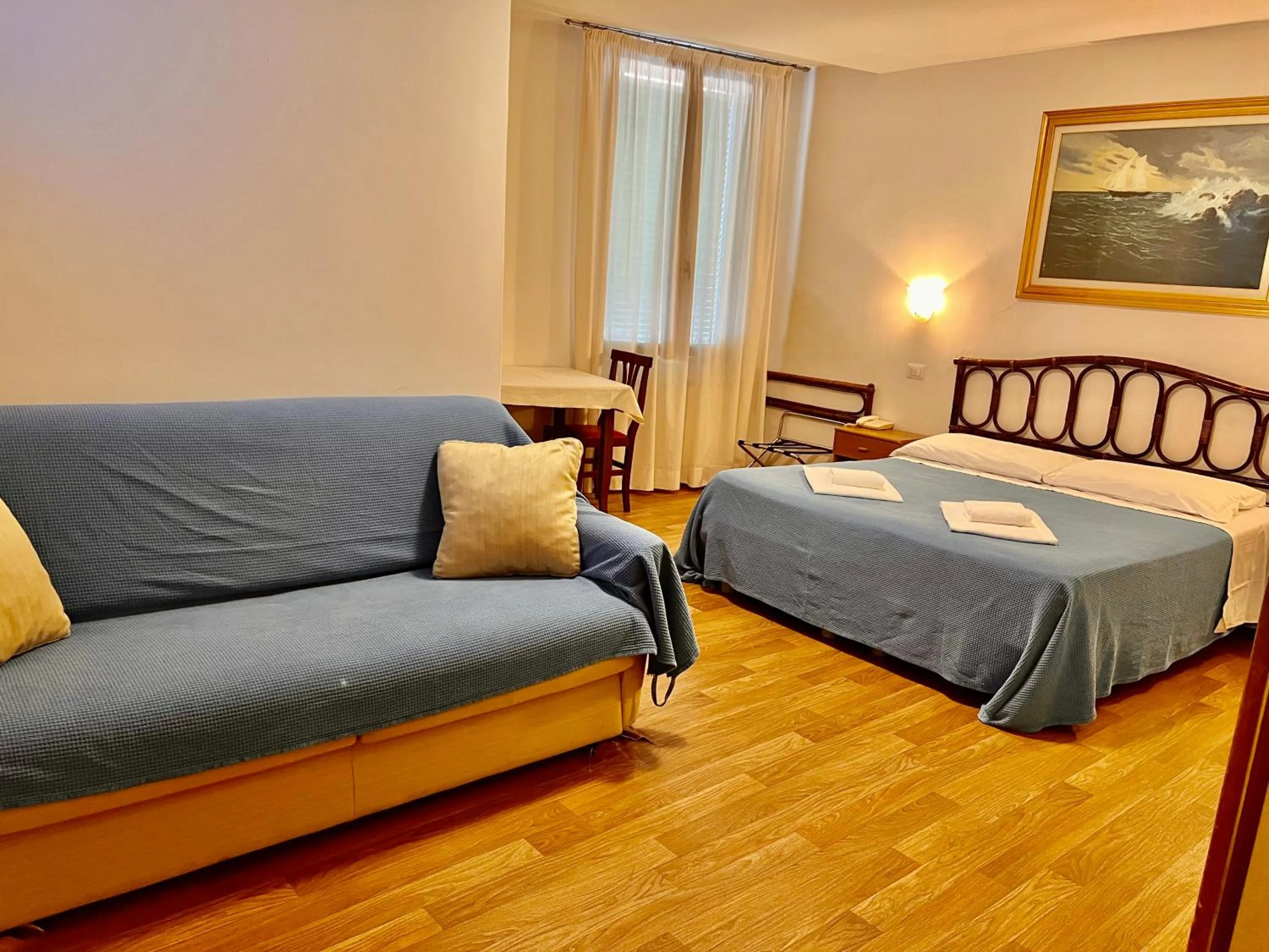 Family Room with Canal View in Hotel Canada