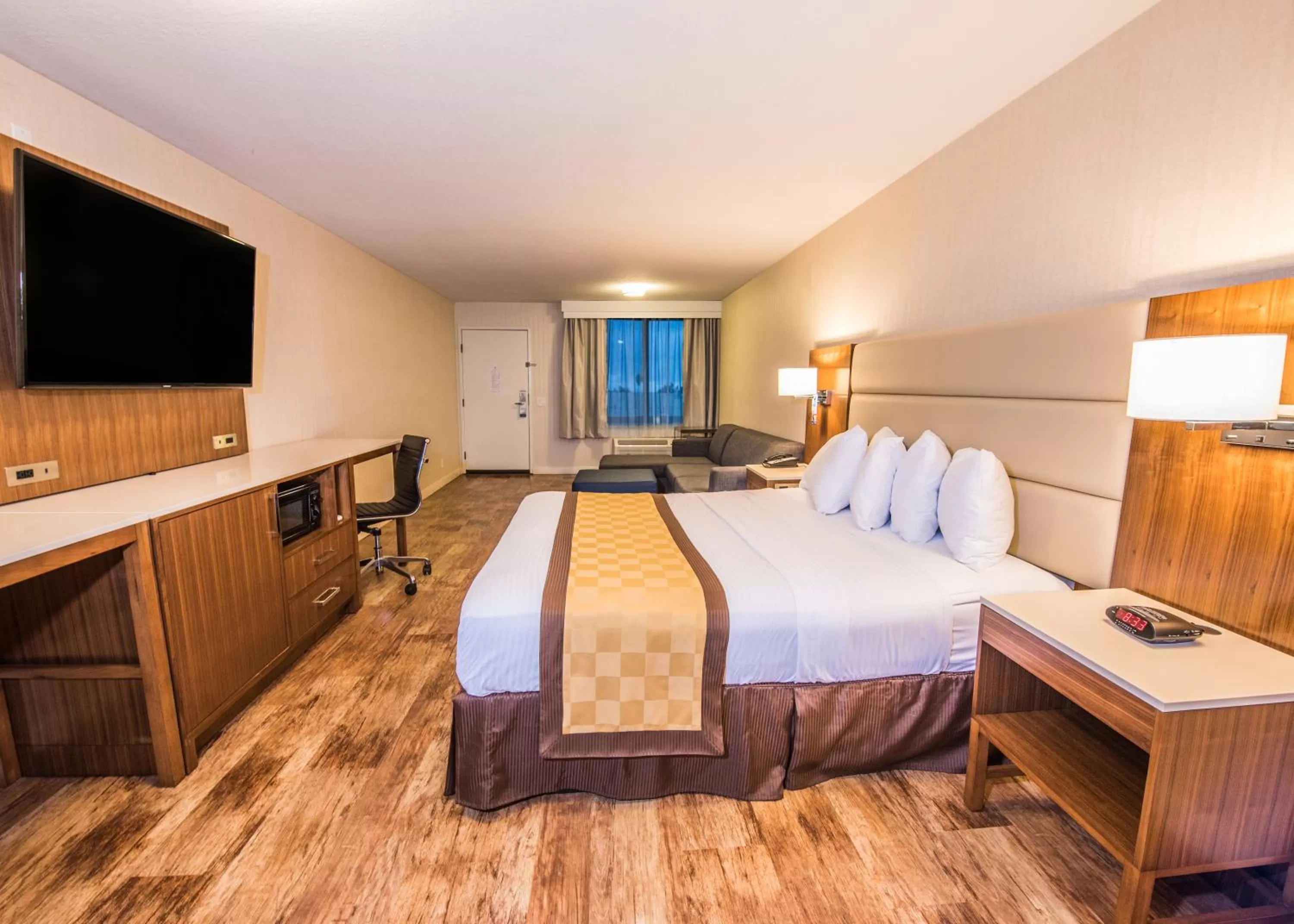 King Room - Non-Smoking in Travelodge by Wyndham Culver City
