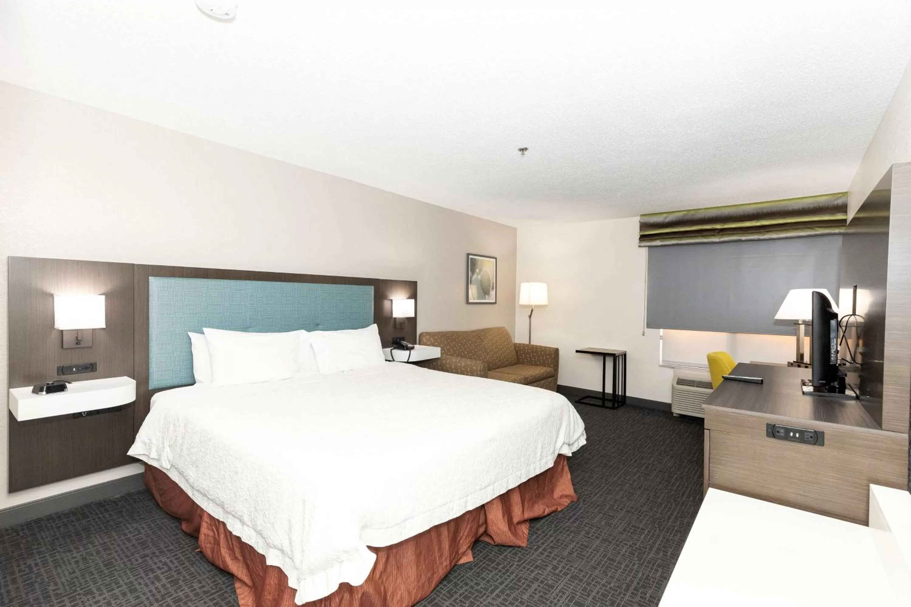 King Study Room with Sofa Bed - Non-Smoking in Hampton Inn Kerrville