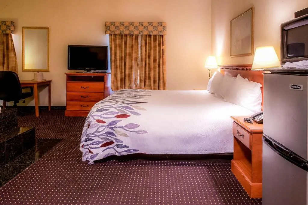 Suite King Room with Spa Bath Non-Smoking in Red Roof Inn & Suites Galloway