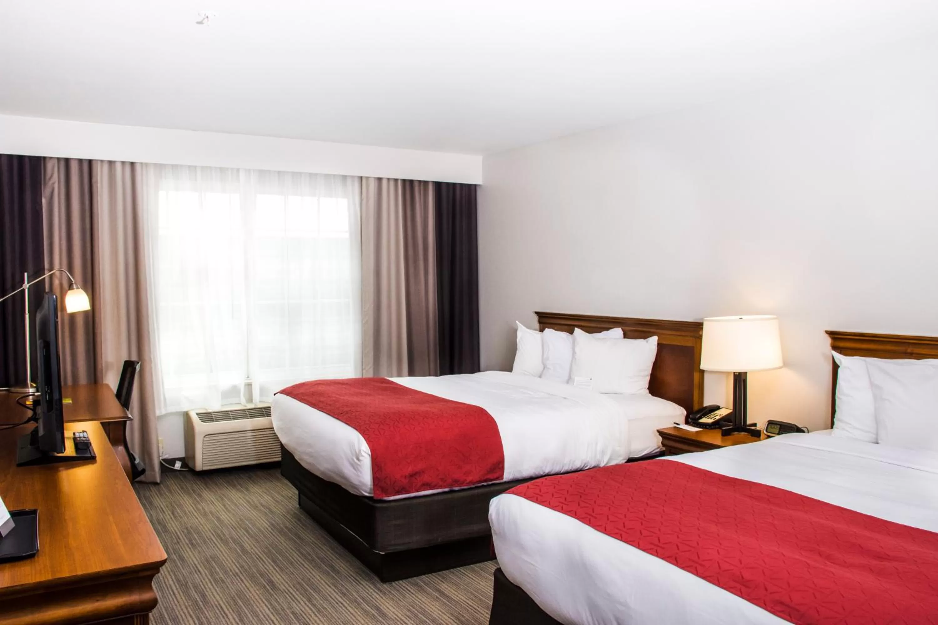 Queen Room with Two Queen Beds - Non-Smoking in Country Inn & Suites by Radisson, Winchester, VA