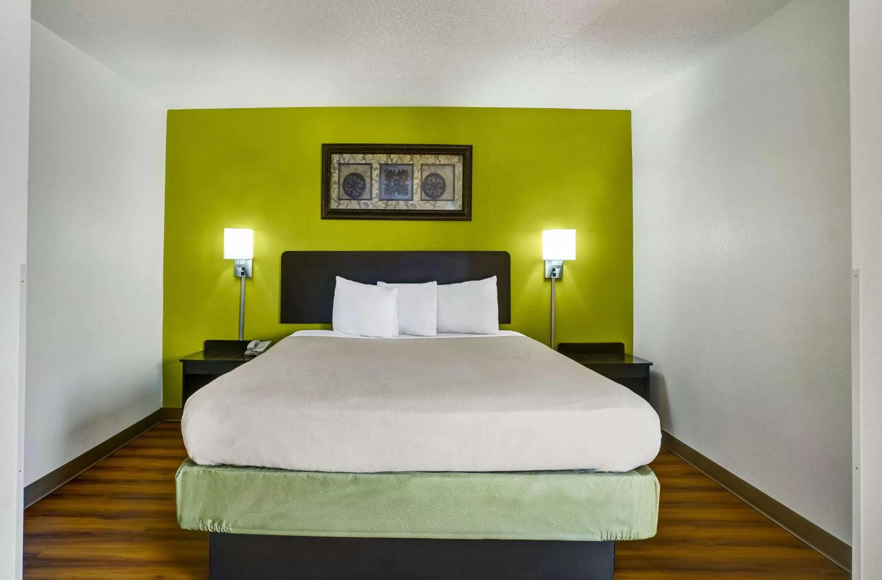 King Room - Smoking  in Motel 6-Lawrenceville, NJ