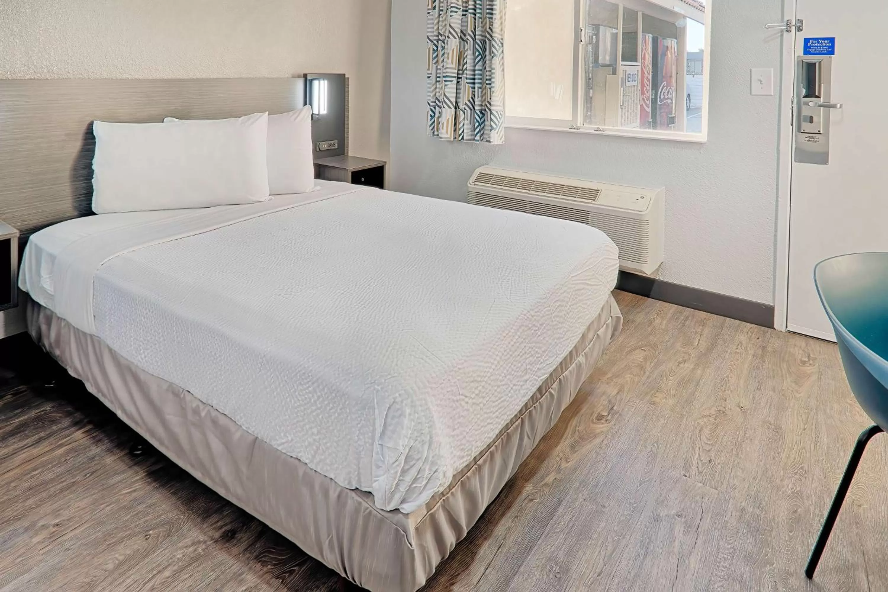 Queen Room - Disability Access - Roll in Shower in Motel 6-Lancaster, CA