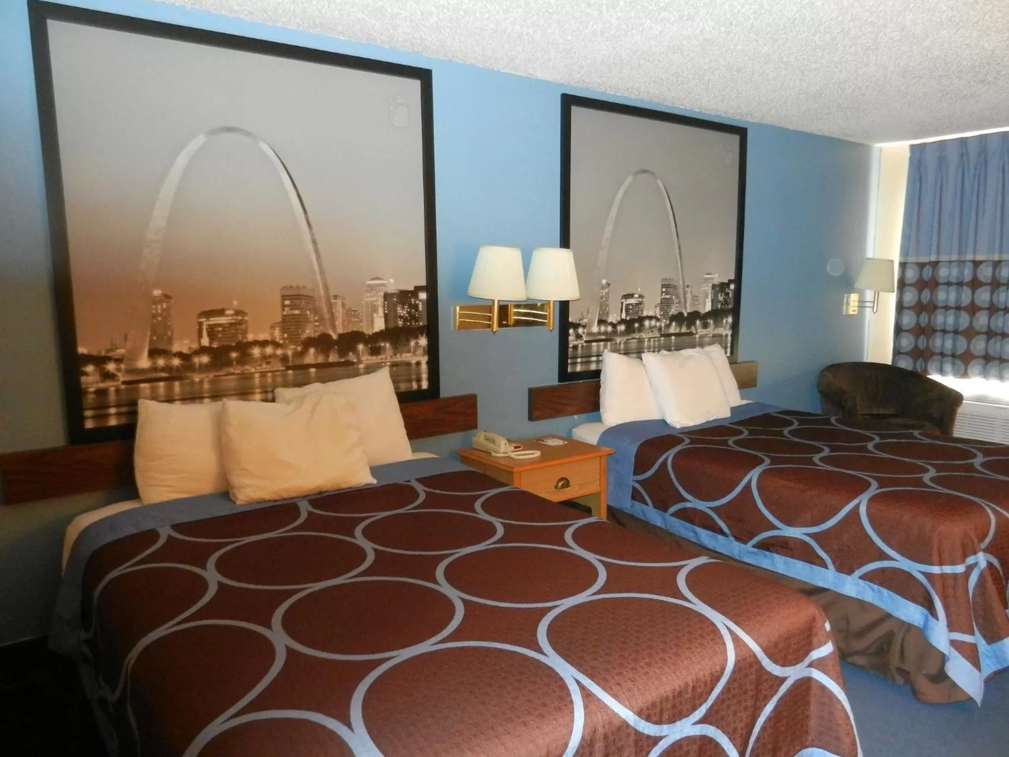 Queen Room with Two Queen Beds - Non-Smoking in Super 8 by Wyndham Potosi