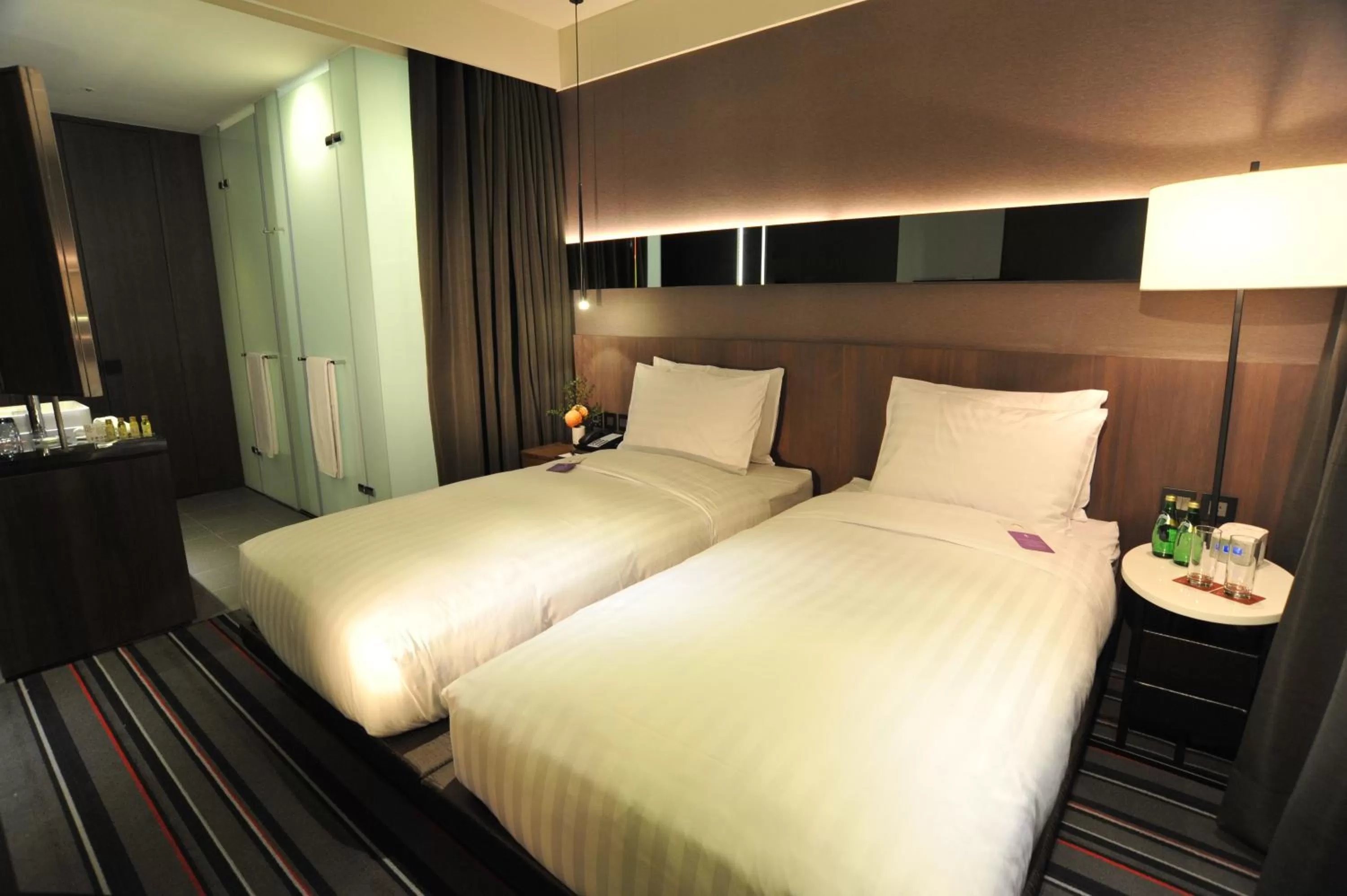 Premier Twin Room in WESTGATE Hotel