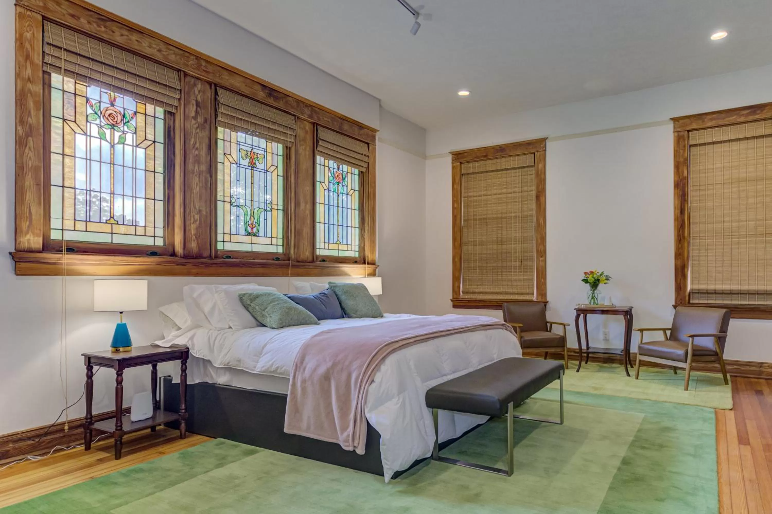 Deluxe King Room in Oak Hall Bed and Breakfast