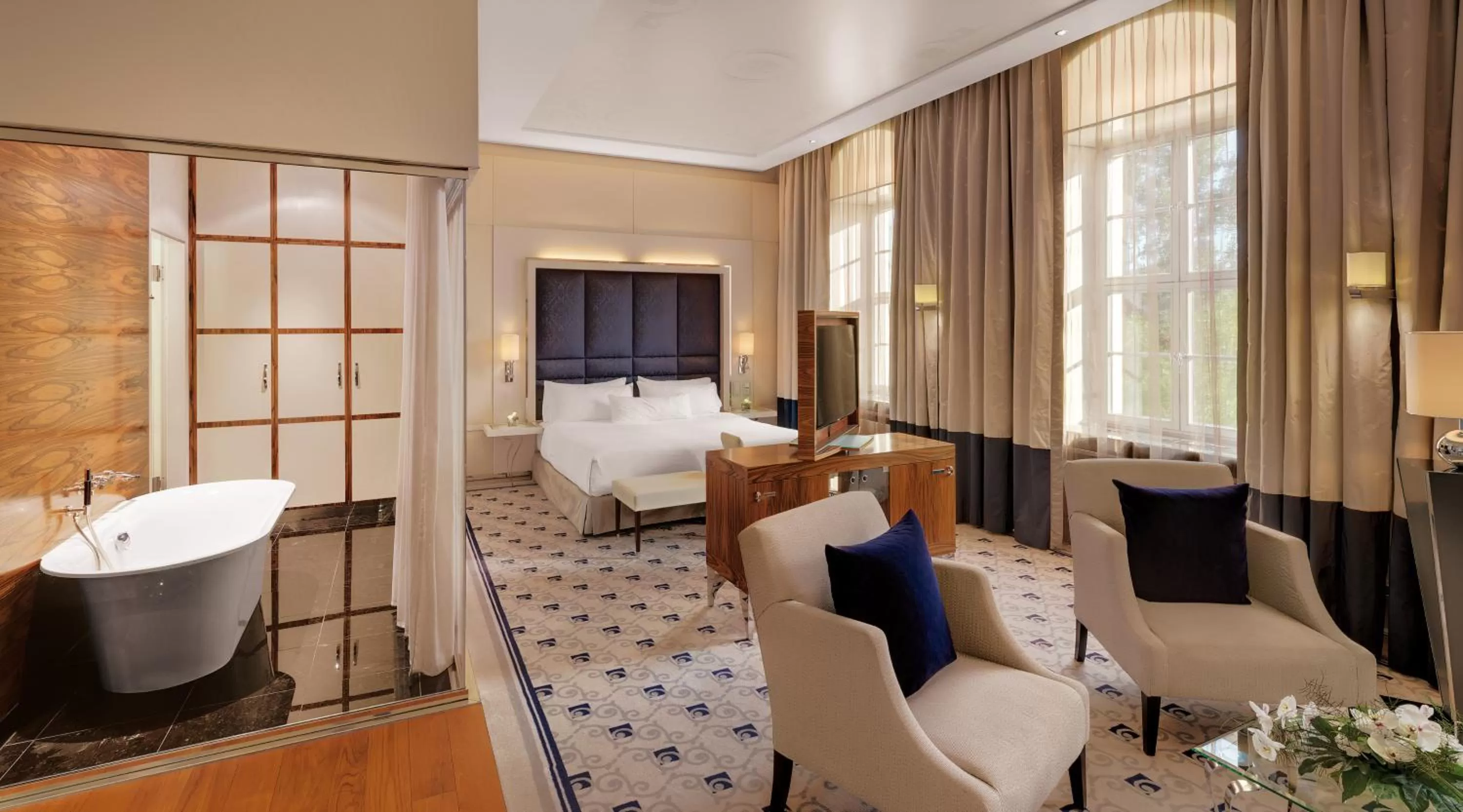  Junior Suite Deluxe, 1 Bedroom Junior Suite, 1 King - single occupancy in Bilderberg Bellevue Hotel Dresden