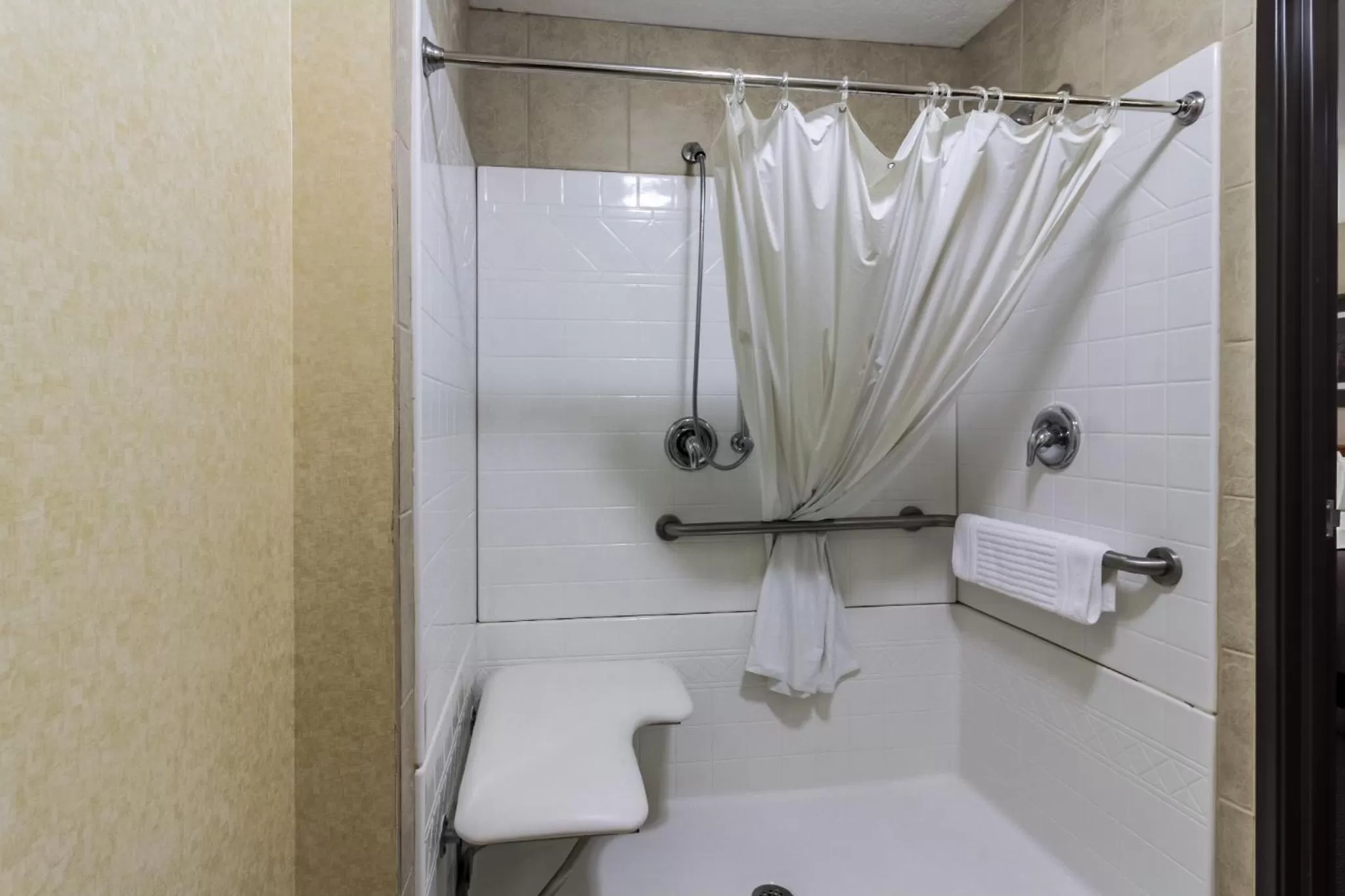 Queen Room - Disability Access - Roll in Shower in Motel 6 Minot, ND