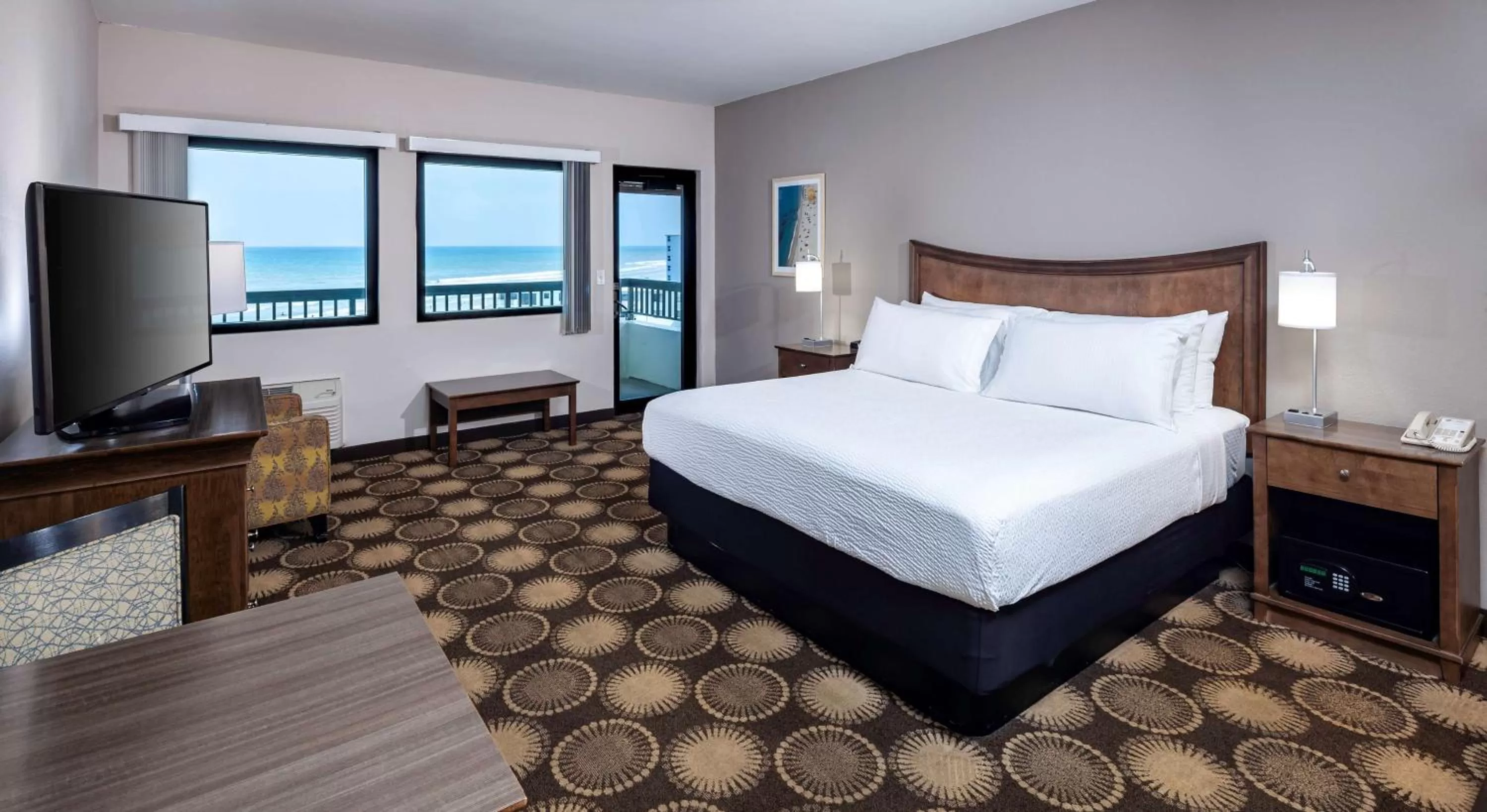 One-Bedroom King Suite with Balcony and Oceanfront in Best Western New Smyrna Beach Hotel & Suites