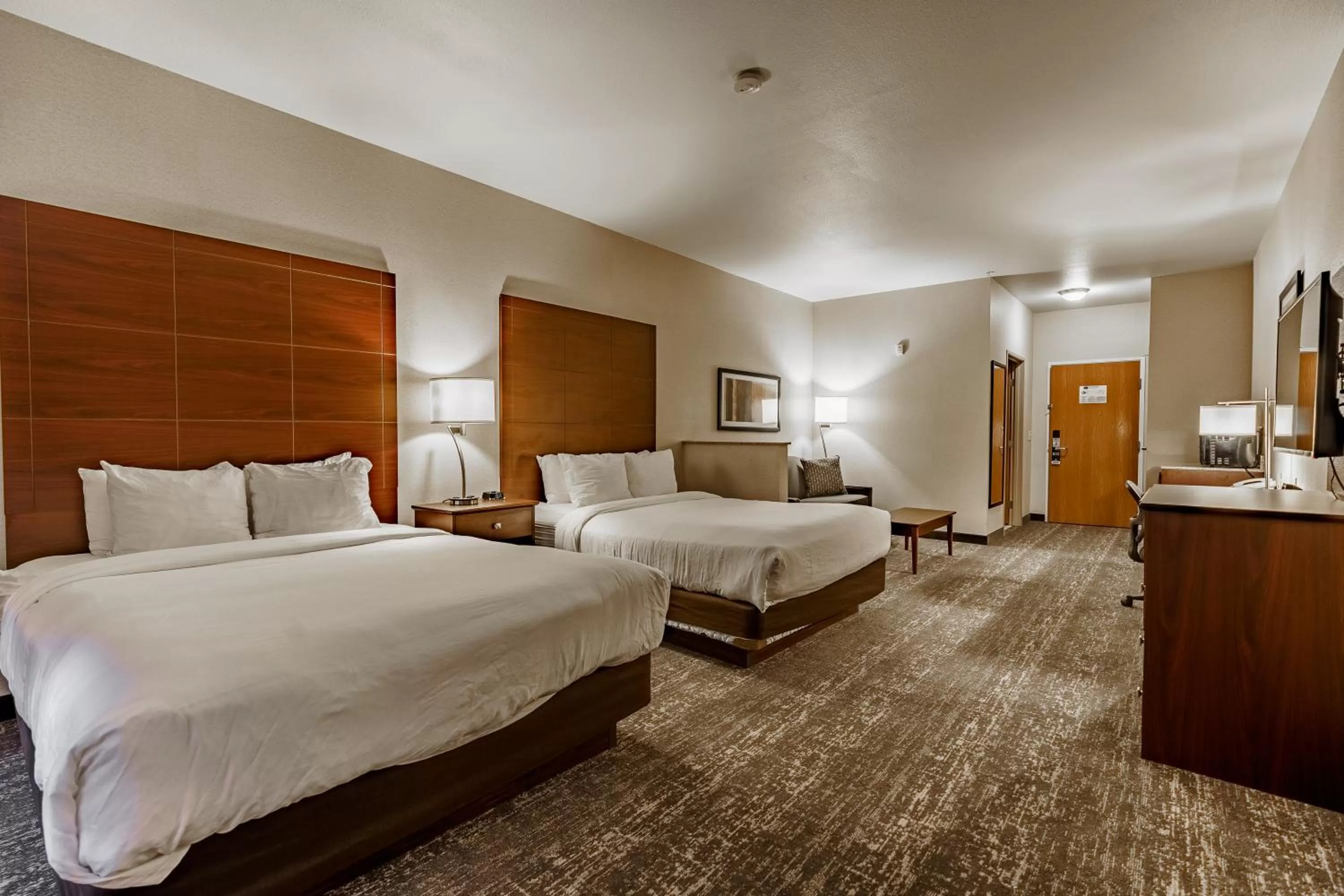 Queen Suite with Two Queen Beds - Non-Smoking in Cobblestone Suites - Ripon