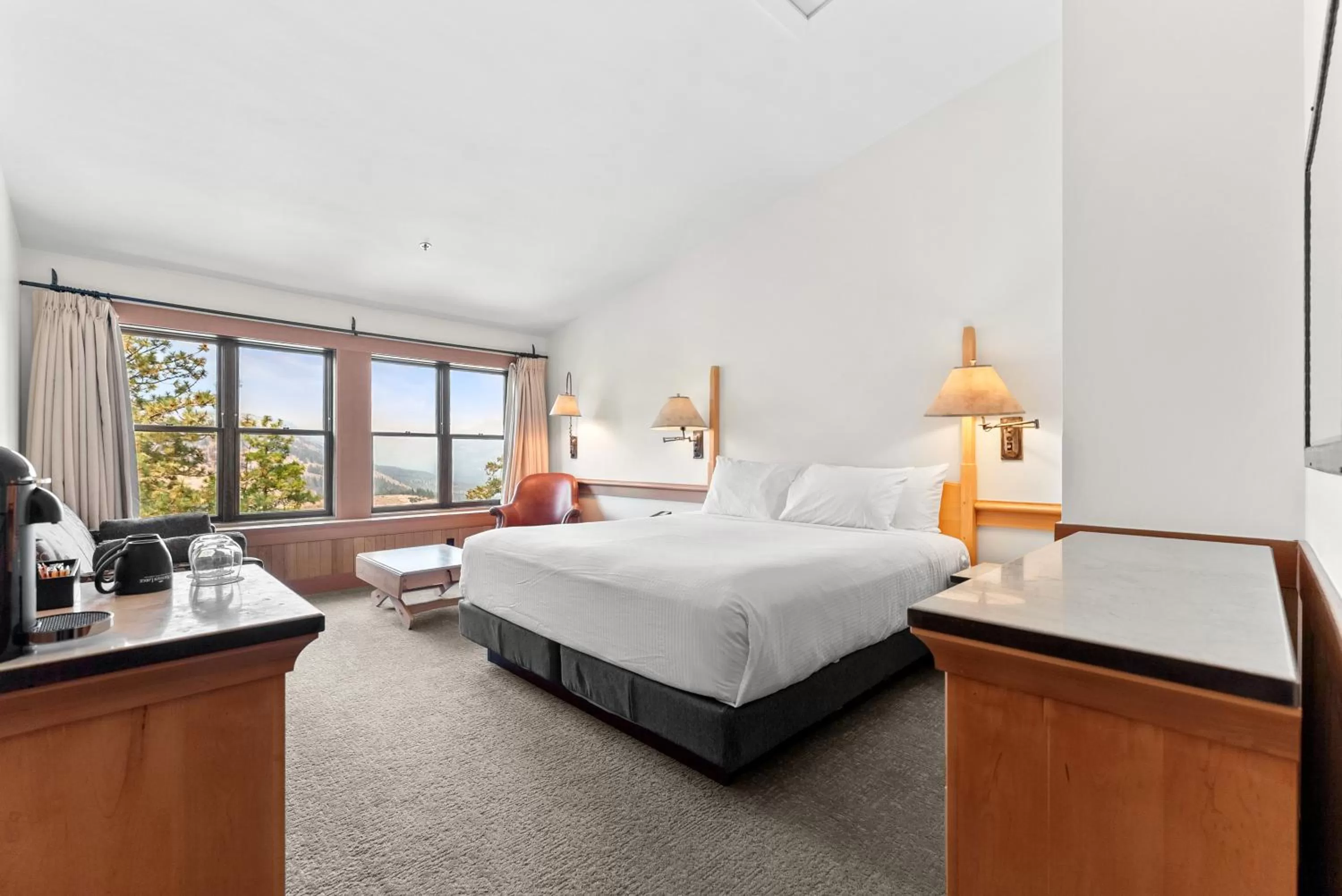 Two Queens - Main Lodge with Valley  in Sun Mountain Lodge