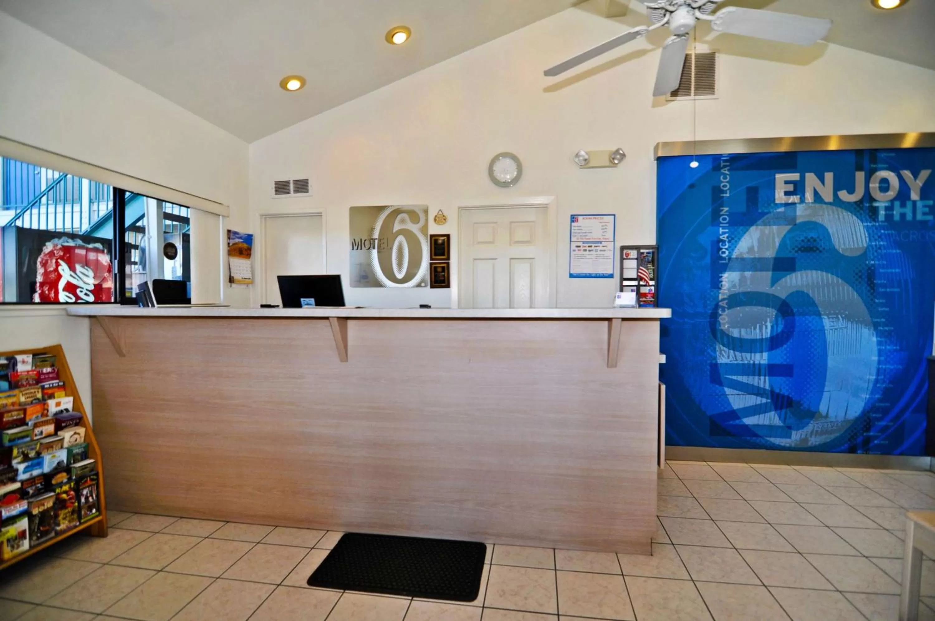 Quadruple Room - Disability Access - Non-Smoking in Motel 6-Willows, CA