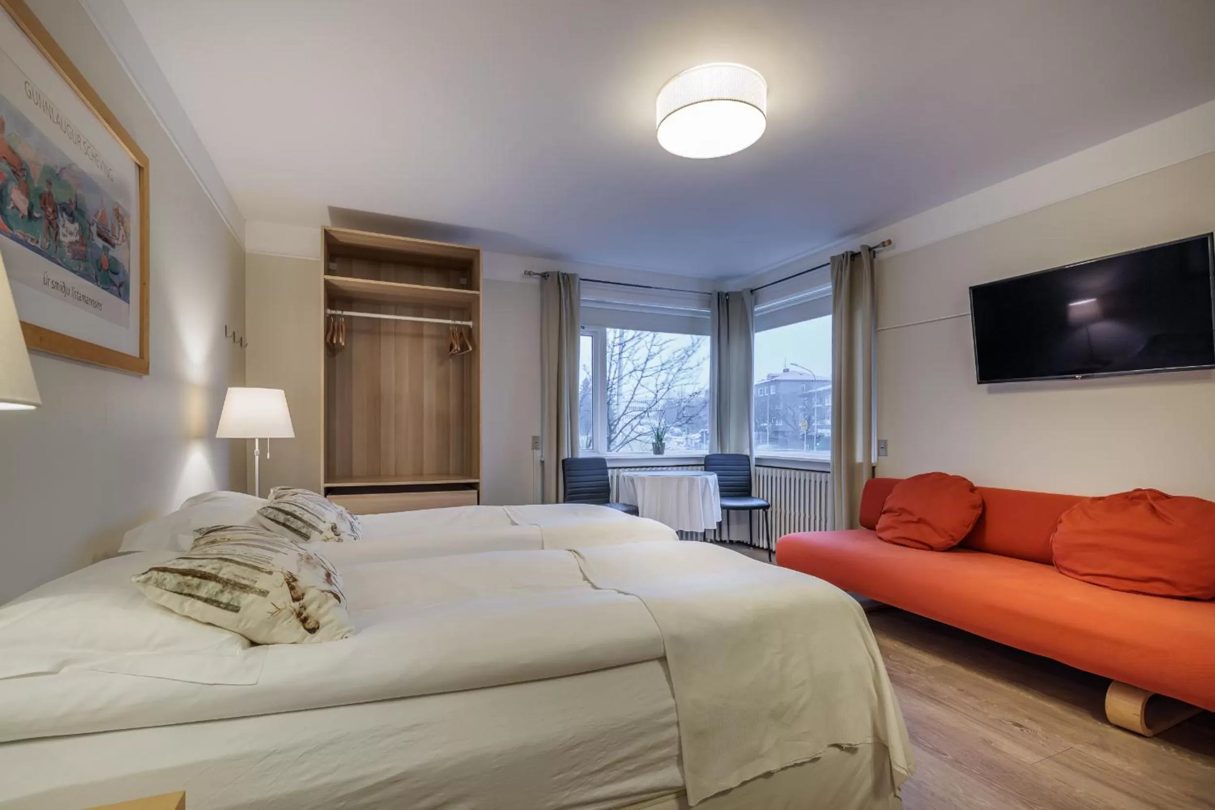 Triple Room with City View in Snorri's Guesthouse