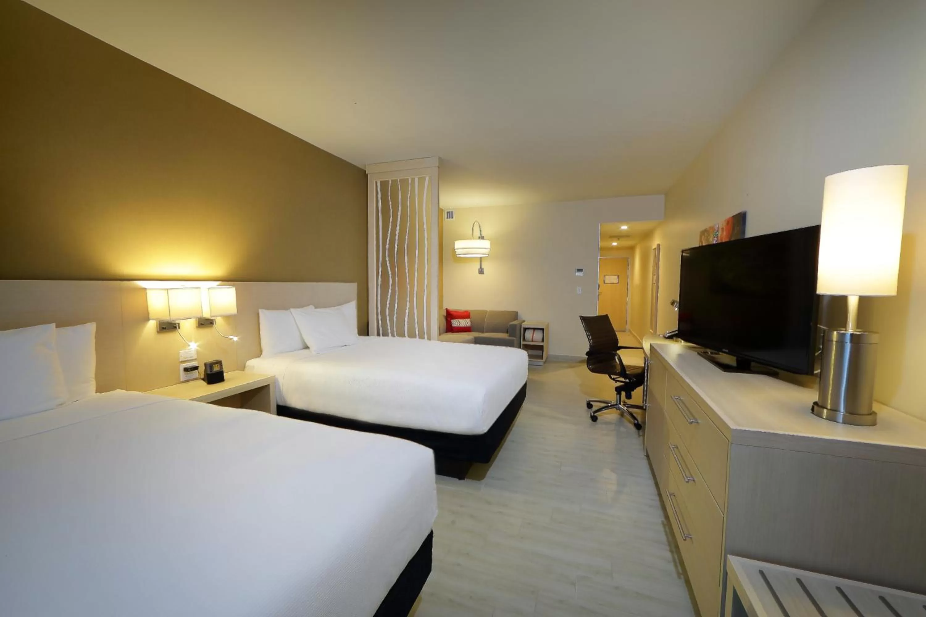 Queen Room with Two Queen Beds and Lake View in Hyatt Place Managua