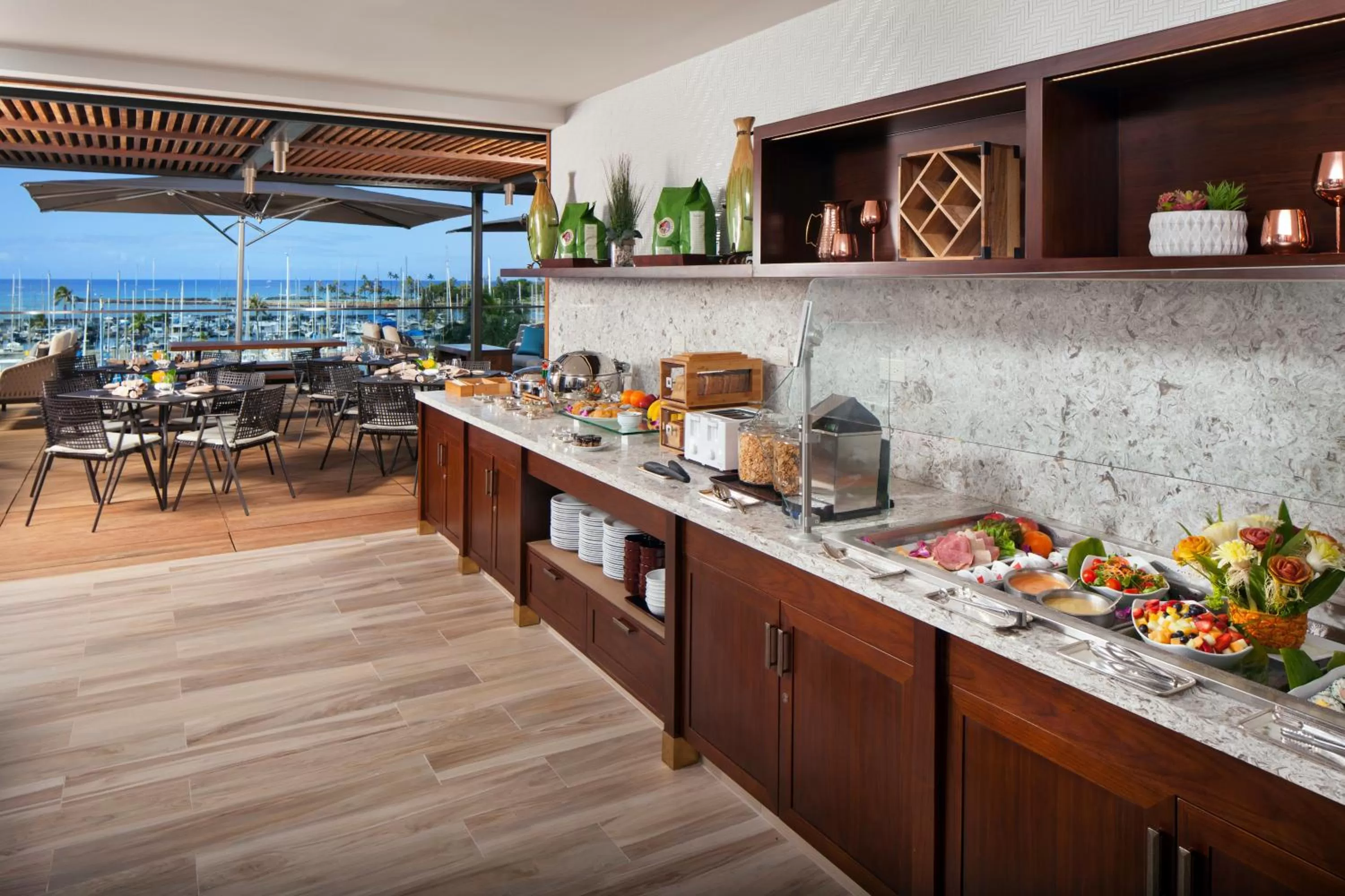 Oceanfront Club Floor - King in Prince Waikiki