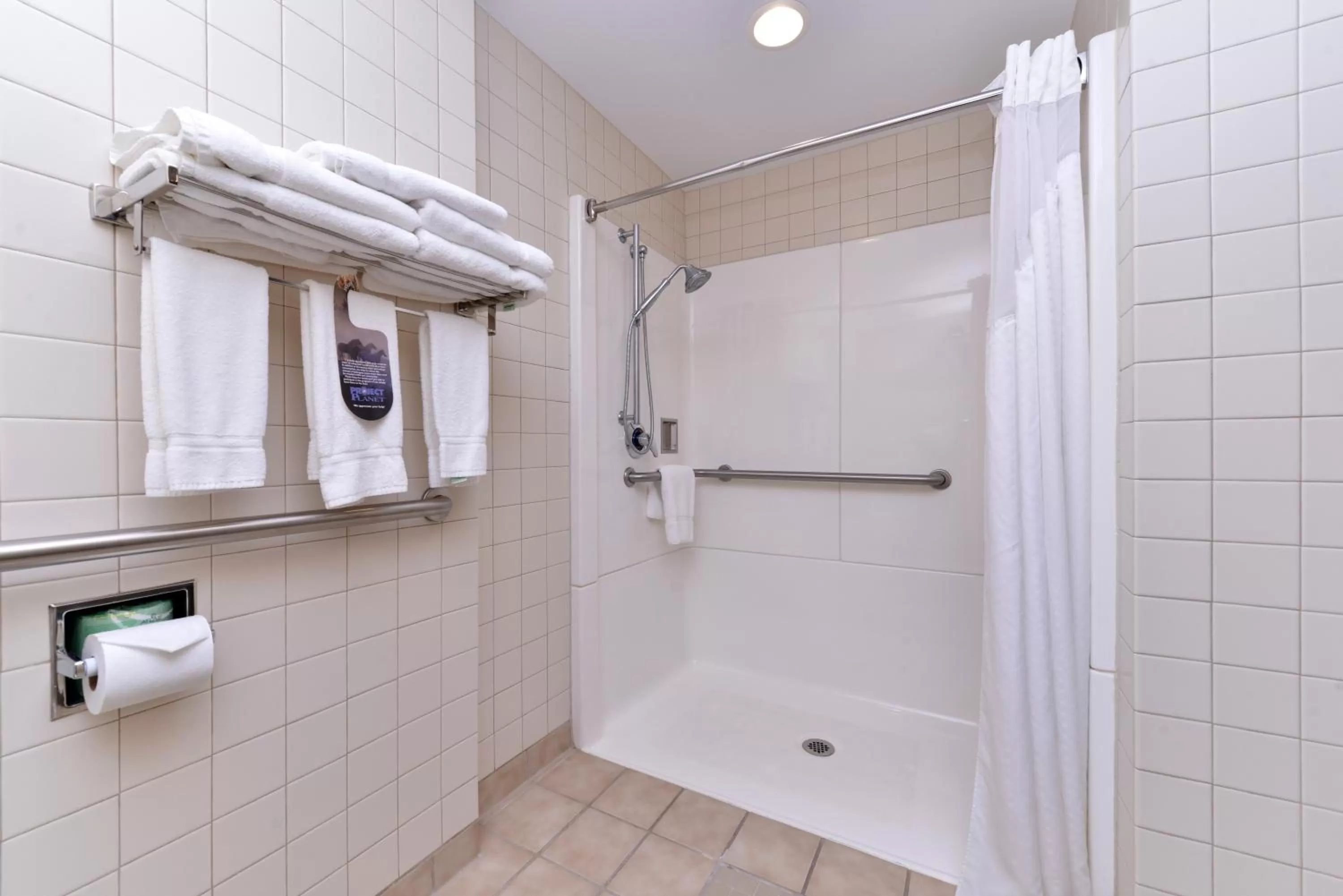 King Room with Roll-In Shower - Hearing Accessible/Non-Smoking in Holiday Inn Express Breezewood by IHG