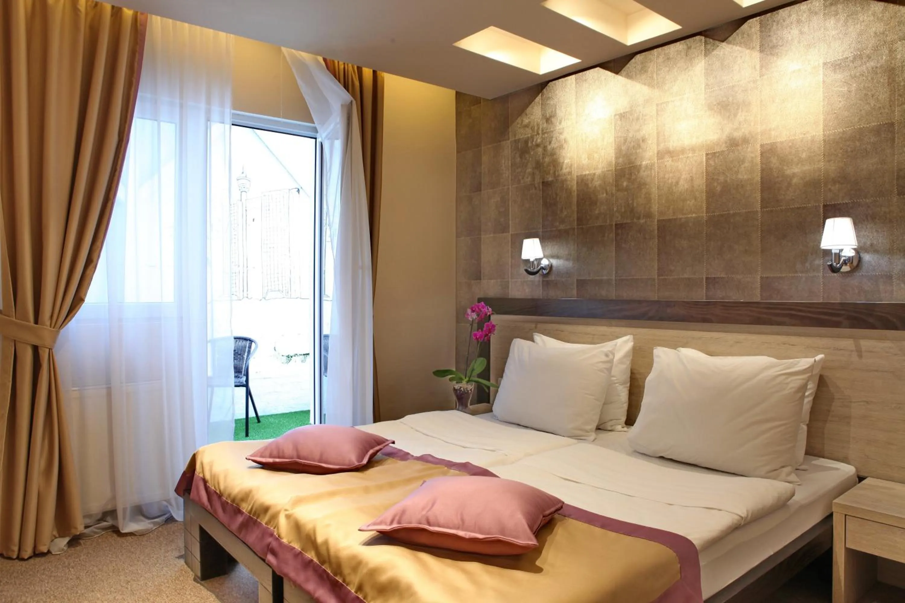 Double Room with Terrace with Parking in Garni Hotel Vozarev