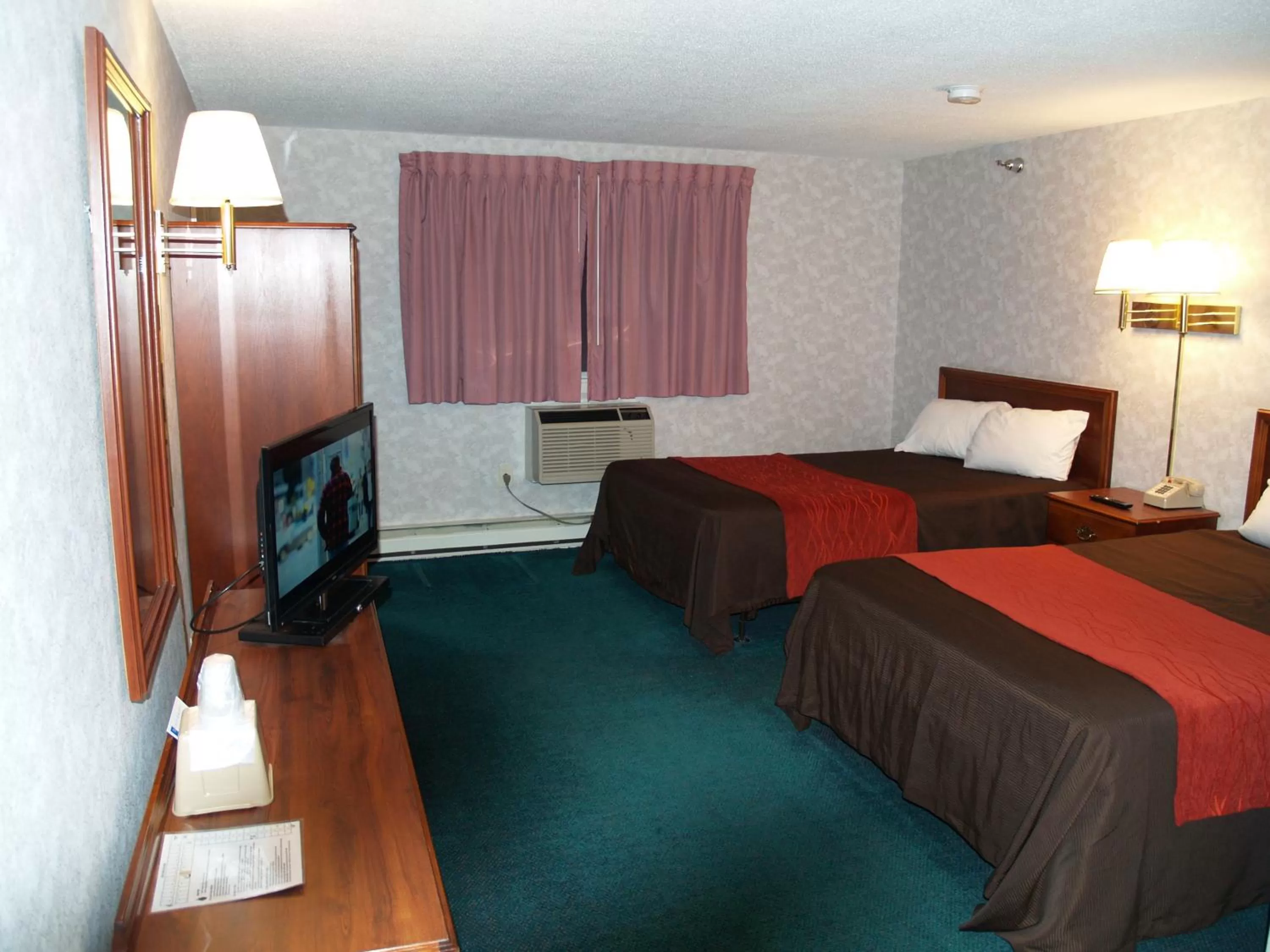 Deluxe Double Room in Bangor Inn & Suites